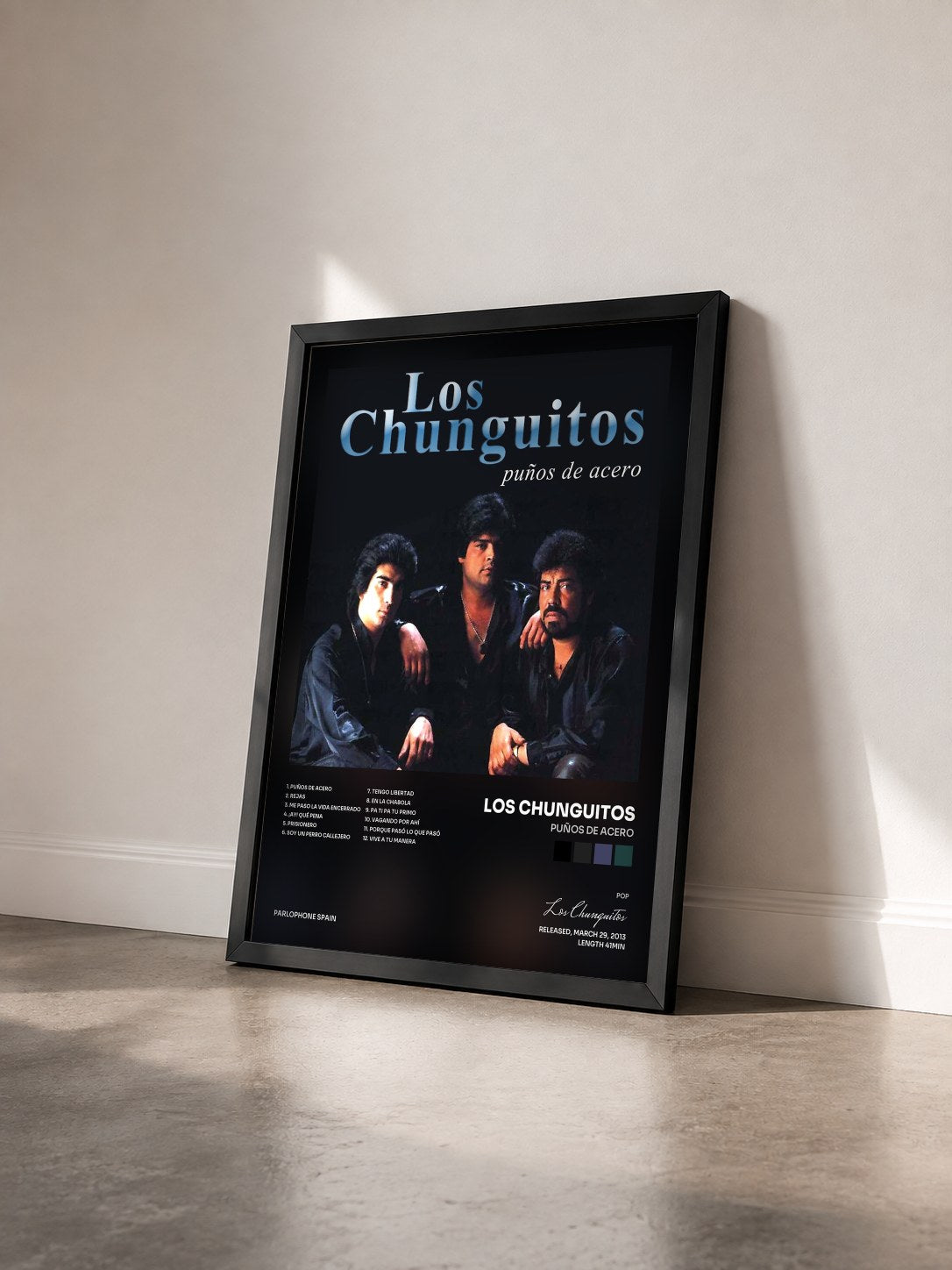 #noir Tableau de l'album Puños de Acero de Los Chunguitos vu de trois quarts, cadre noir