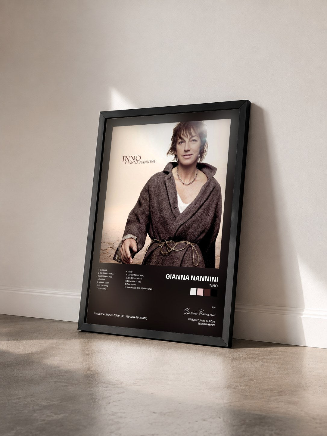 #noir Tableau de l'album Inno de Gianna Nannini vu de trois quarts, cadre noir