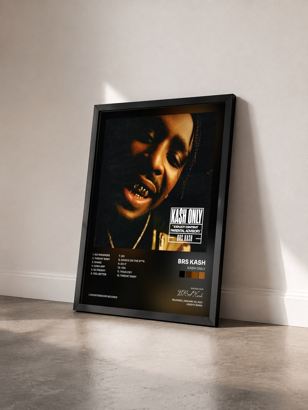 #noir Tableau de l'album Kash Only de BRS Kash vu de trois quarts, cadre noir