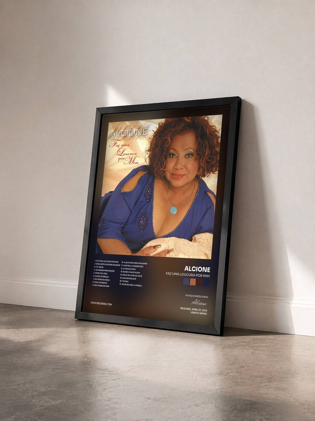 #noir Tableau de l'album Faz uma loucura por mim de Alcione vu de trois quarts, cadre noir