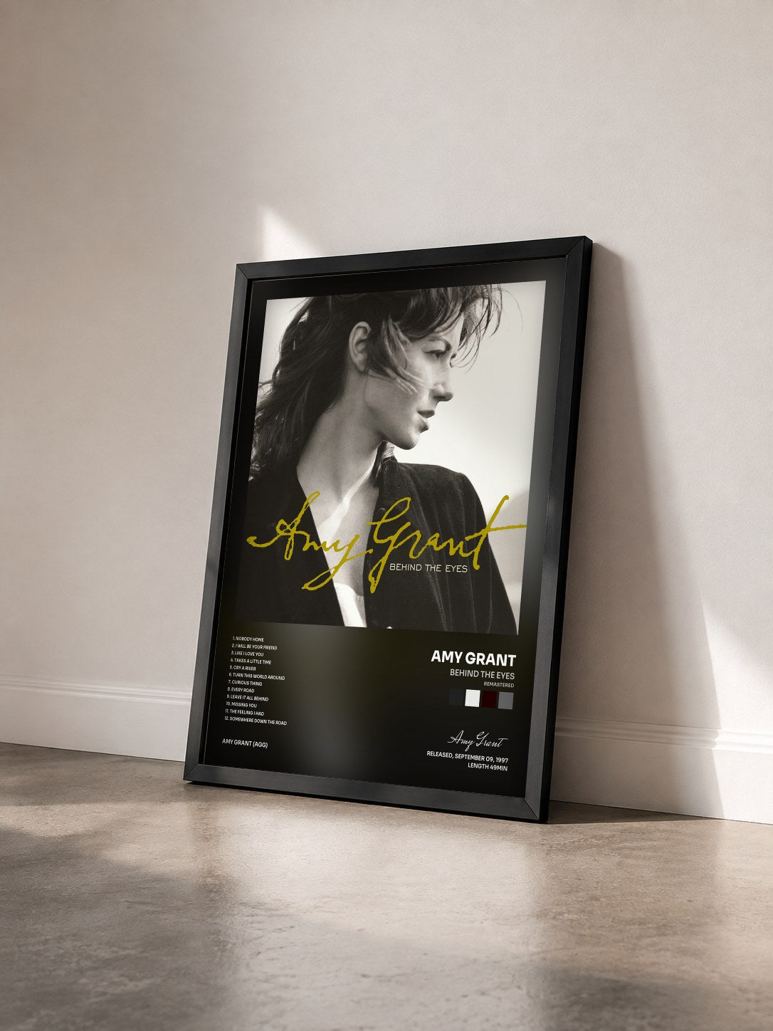 #noir Tableau de l'album Behind The Eyes (Remastered) de Amy Grant vu de trois quarts, cadre noir