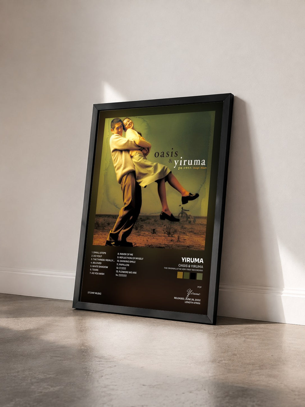 #noir Tableau de l'album Oasis & Yiruma (The Original & the Very First Recording) de Yiruma vu de trois quarts, cadre noir