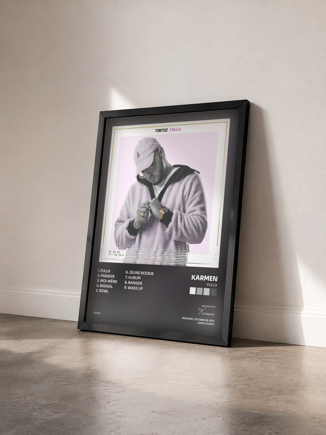 #noir Tableau de l'album FullG de Karmen vu de trois quarts, cadre noir