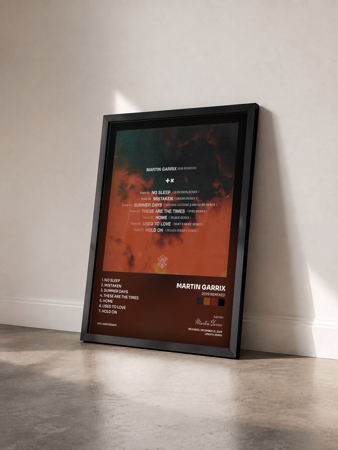 #noir Tableau de l'album 2019 Remixed de Martin Garrix vu de trois quarts, cadre noir