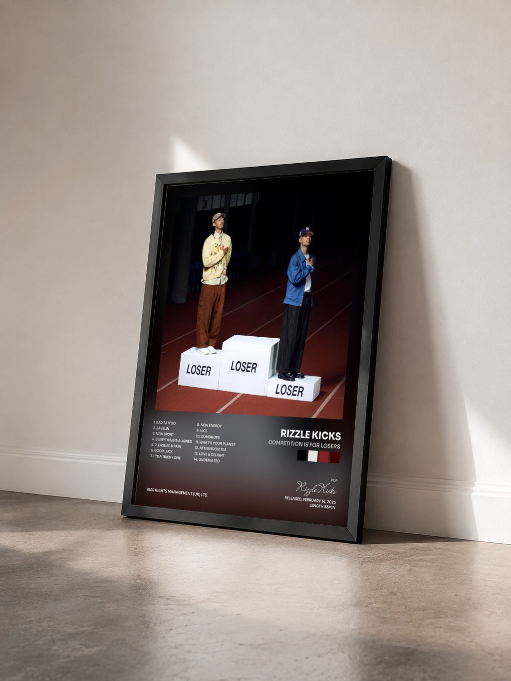 #noir Tableau de l'album Competition is for Losers de Rizzle Kicks vu de trois quarts, cadre noir