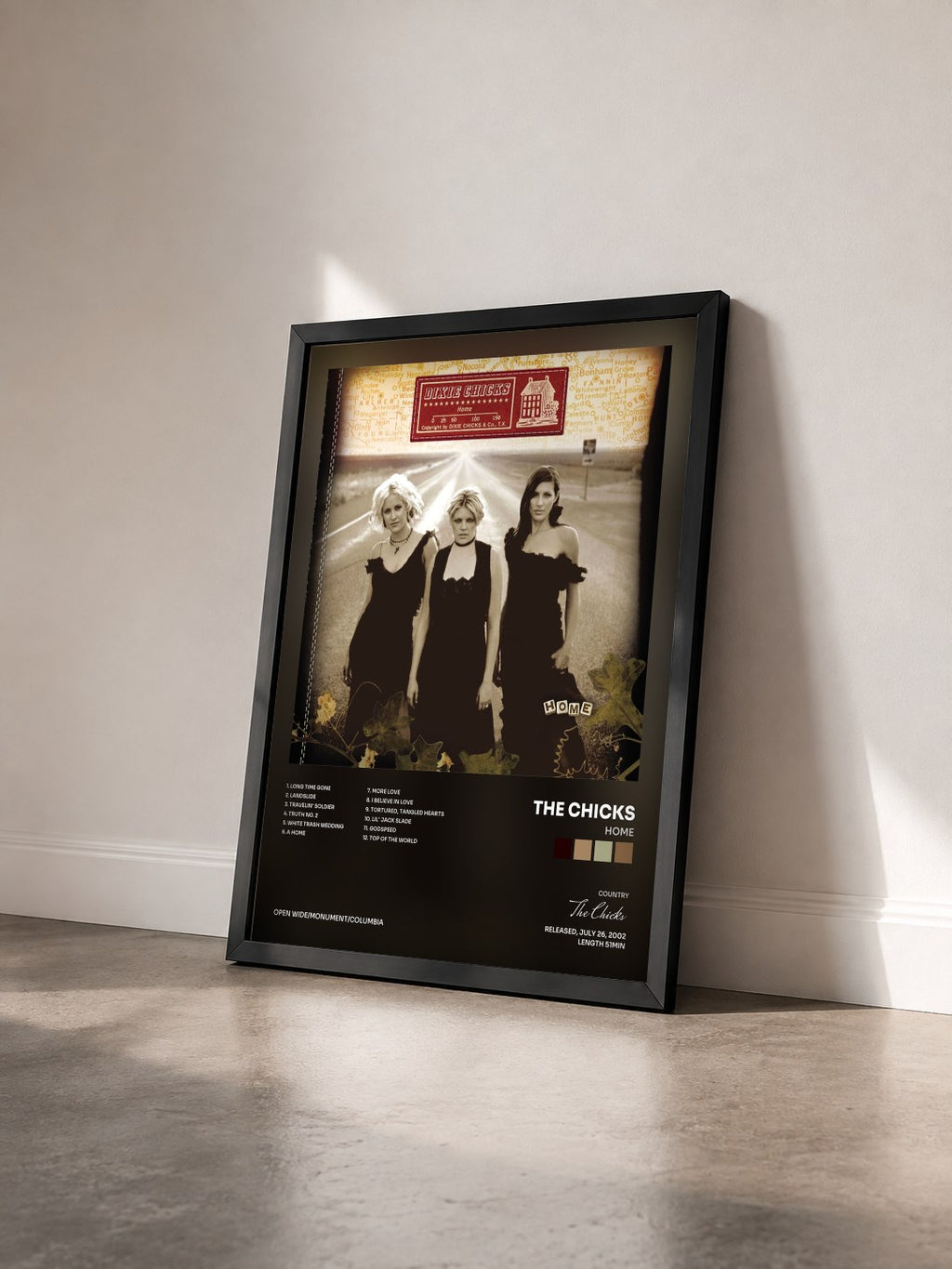#noir Tableau de l'album Home de The Chicks vu de trois quarts, cadre noir