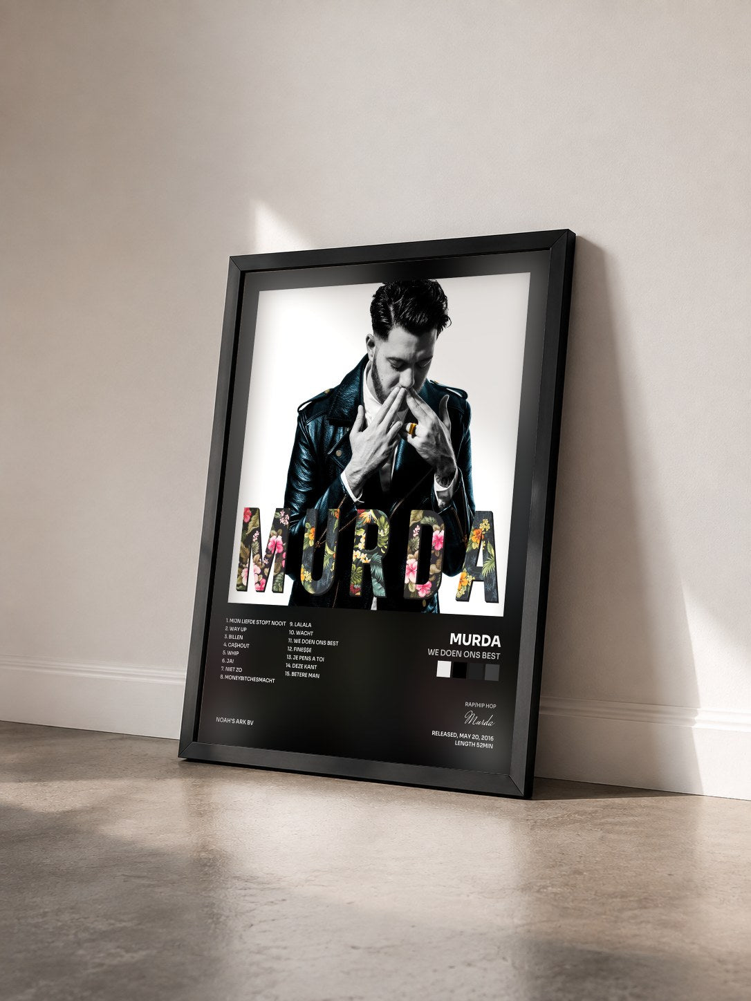 #noir Tableau de l'album We Doen Ons Best de Murda vu de trois quarts, cadre noir