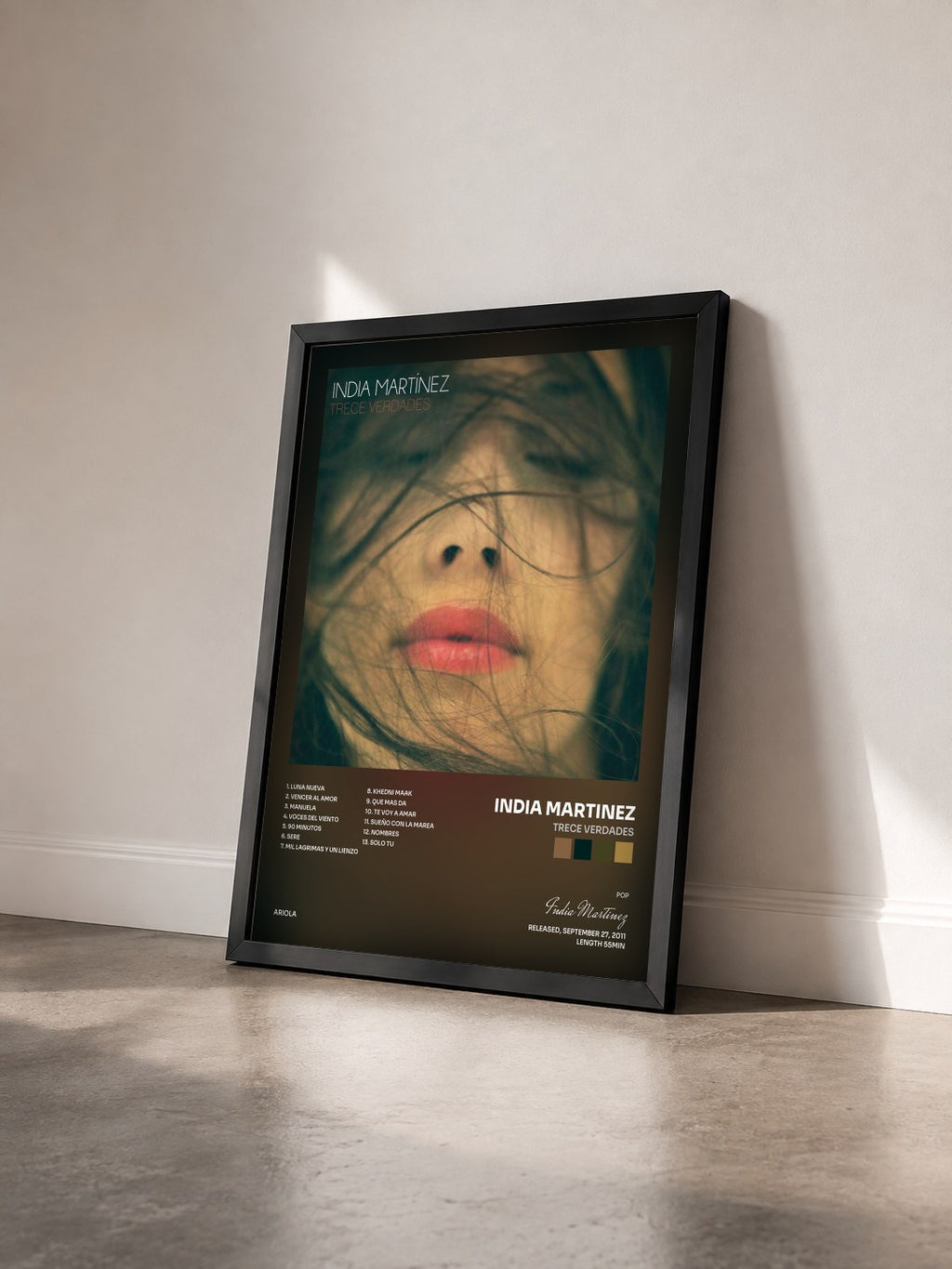 #noir Tableau de l'album Trece Verdades de India Martinez vu de trois quarts, cadre noir