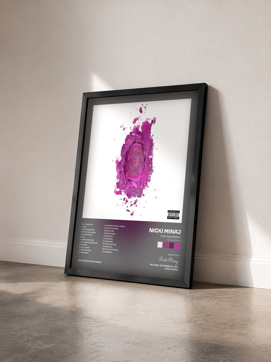 #noir Tableau de l'album The Pinkprint (Deluxe Edition) de Nicki Minaj vu de trois quarts, cadre noir