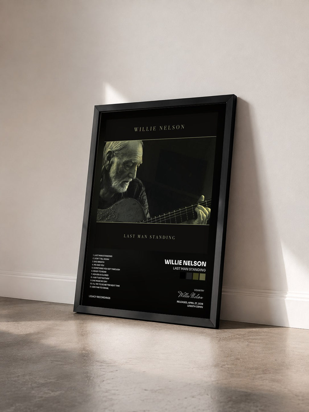#noir Tableau de l'album Last Man Standing de Willie Nelson vu de trois quarts, cadre noir