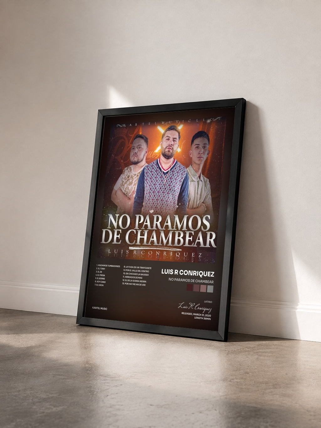 #noir Tableau de l'album No Paramos de Chambear de Luis R Conriquez vu de trois quarts, cadre noir