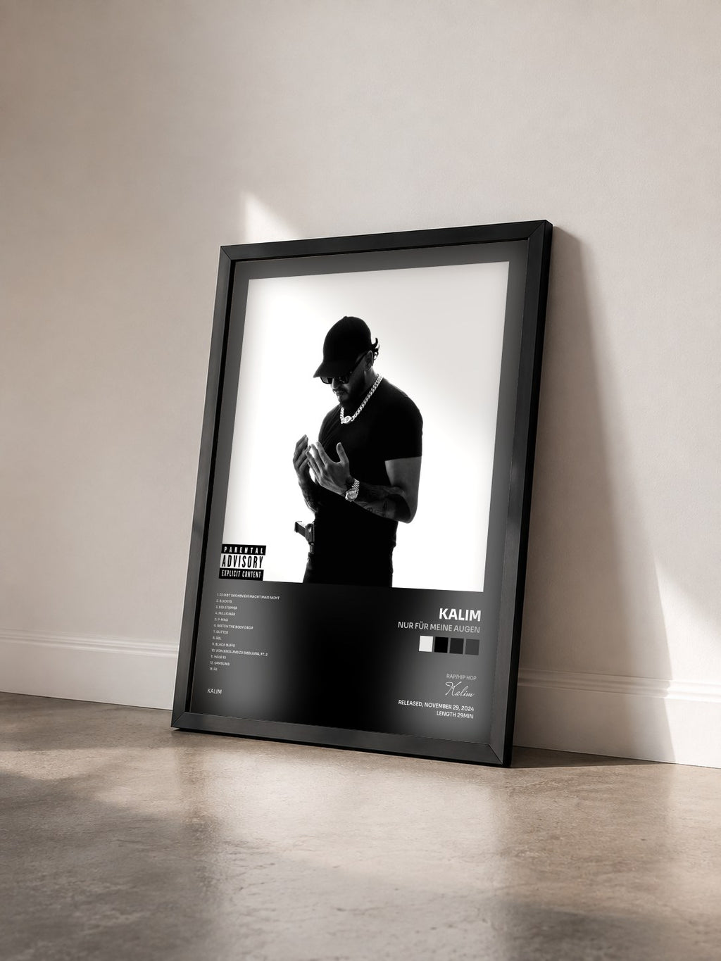 #noir Tableau de l'album NUR FÜR MEINE AUGEN de Kalim vu de trois quarts, cadre noir