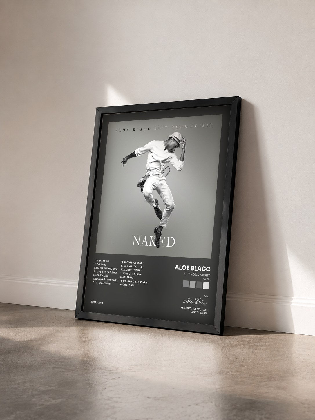 #noir Tableau de l'album Lift Your Spirit (Naked) de Aloe Blacc vu de trois quarts, cadre noir