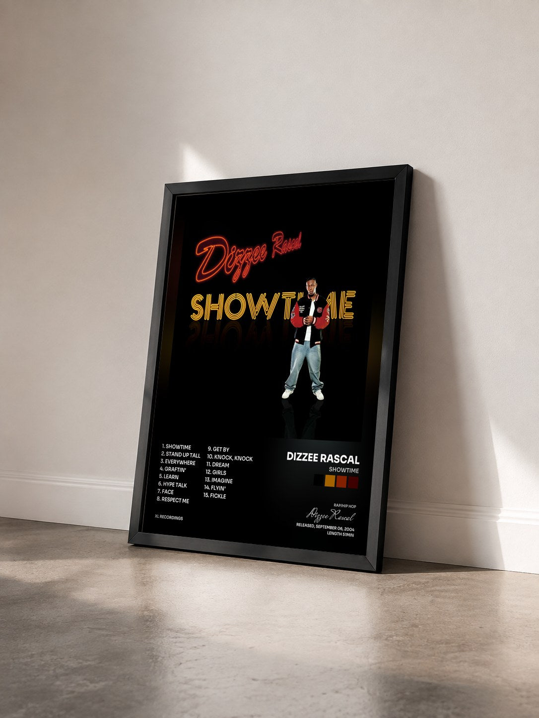 #noir Tableau de l'album Showtime de Dizzee Rascal vu de trois quarts, cadre noir