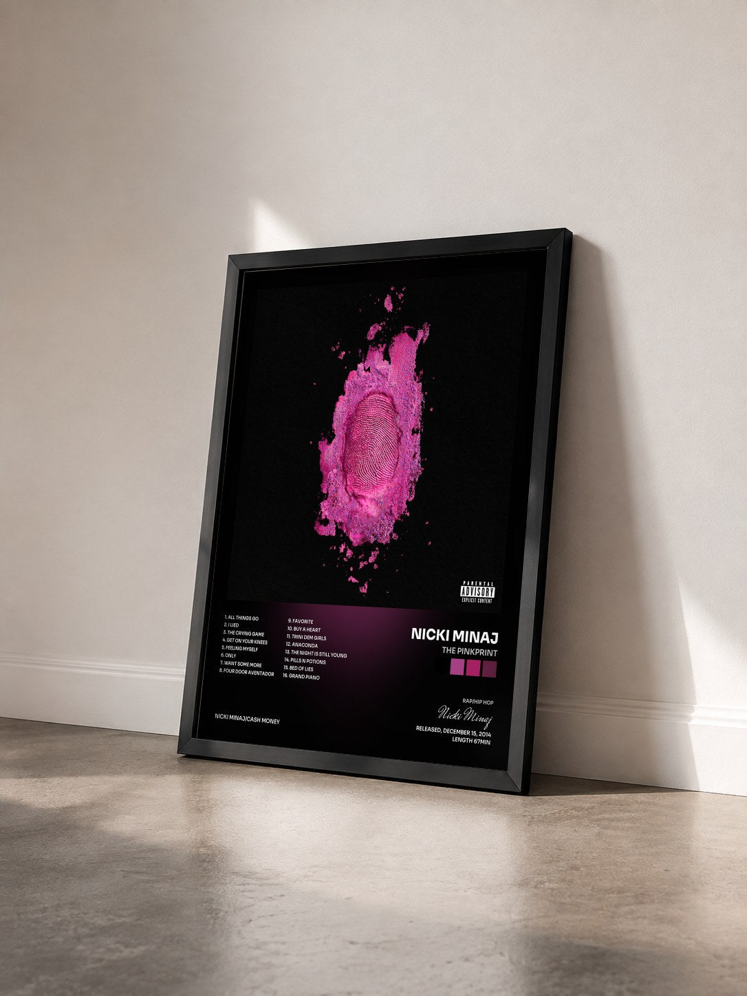 #noir Tableau de l'album The Pinkprint de Nicki Minaj vu de trois quarts, cadre noir