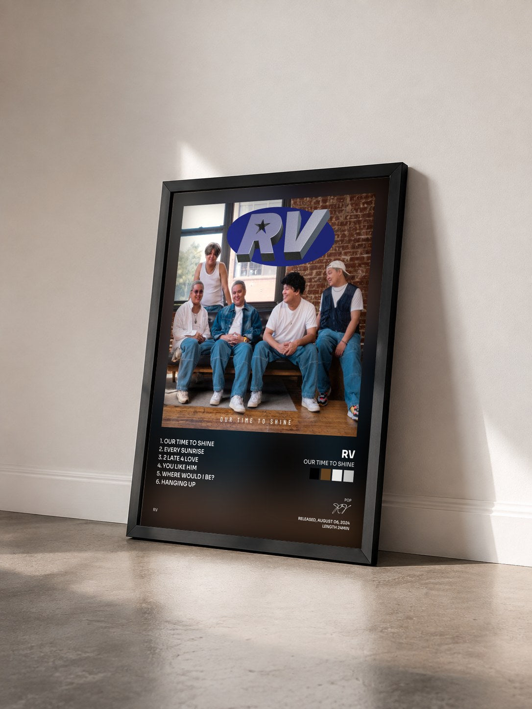 #noir Tableau de l'album Our Time To Shine de RV vu de trois quarts, cadre noir