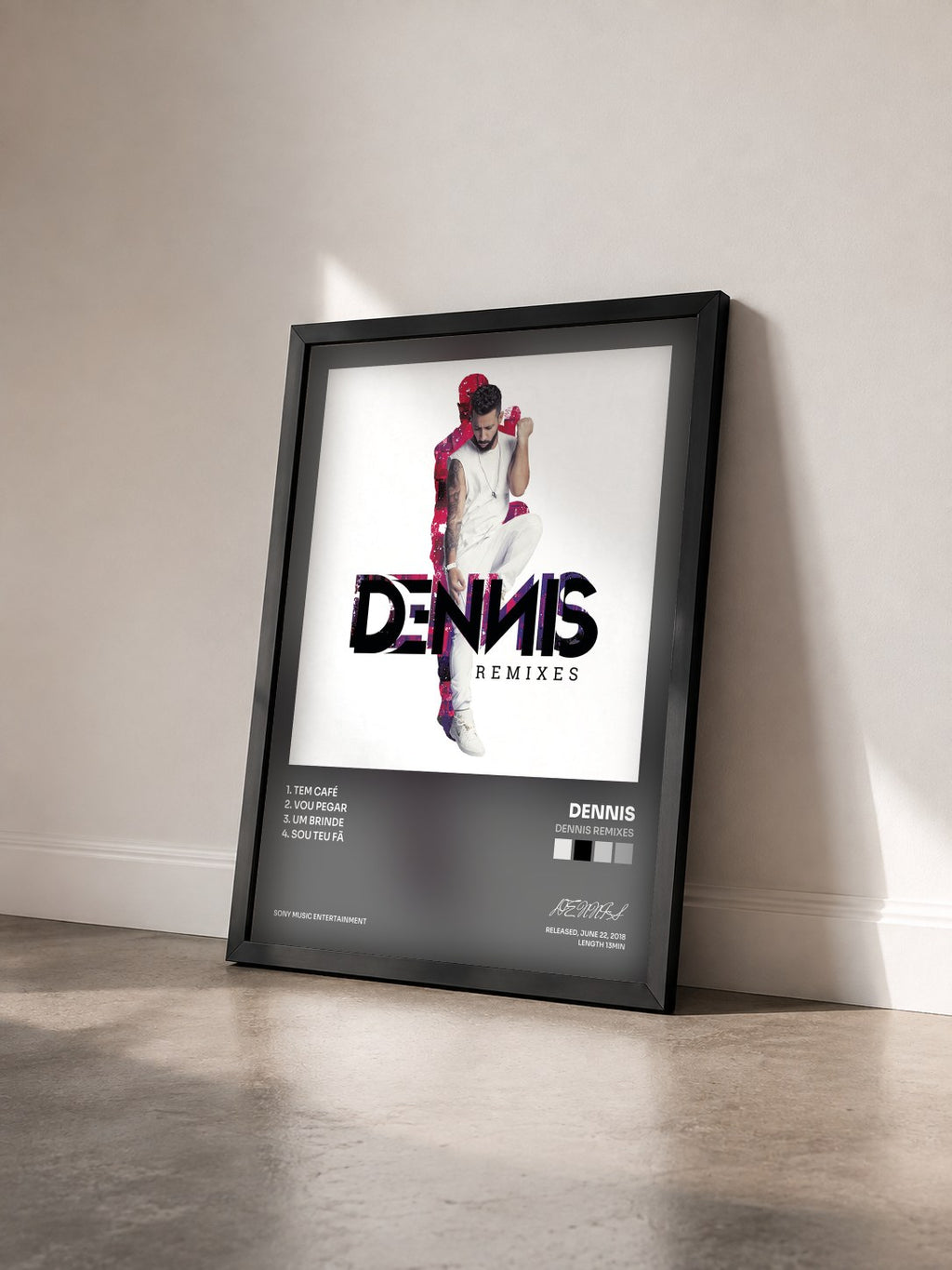 #noir Tableau de l'album Dennis Remixes de DENNIS vu de trois quarts, cadre noir