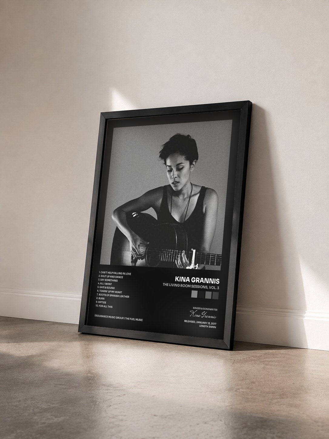 #noir Tableau de l'album The Living Room Sessions, Vol. 3 de Kina Grannis vu de trois quarts, cadre noir