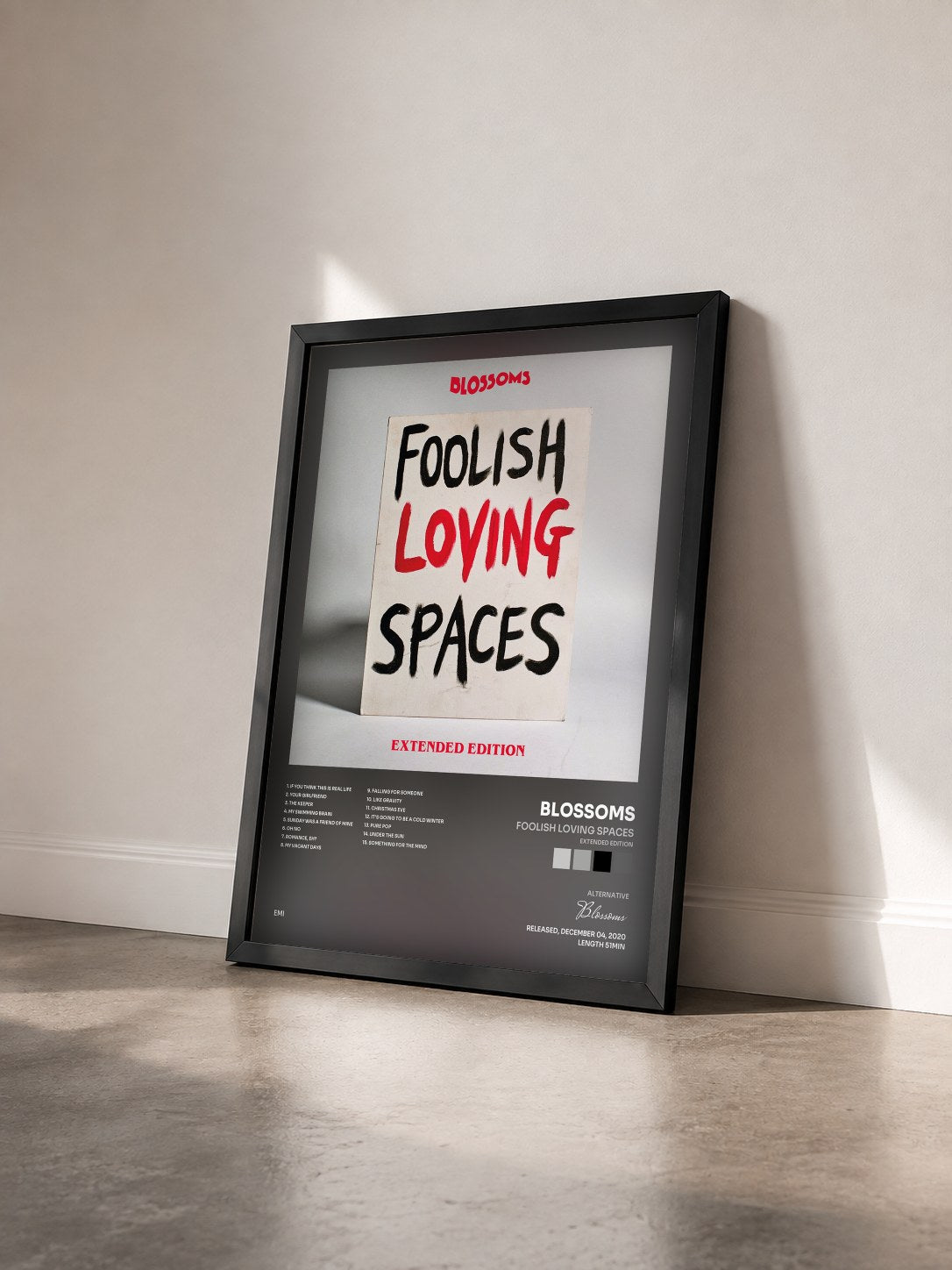 #noir Tableau de l'album Foolish Loving Spaces (Extended Edition) de Blossoms vu de trois quarts, cadre noir