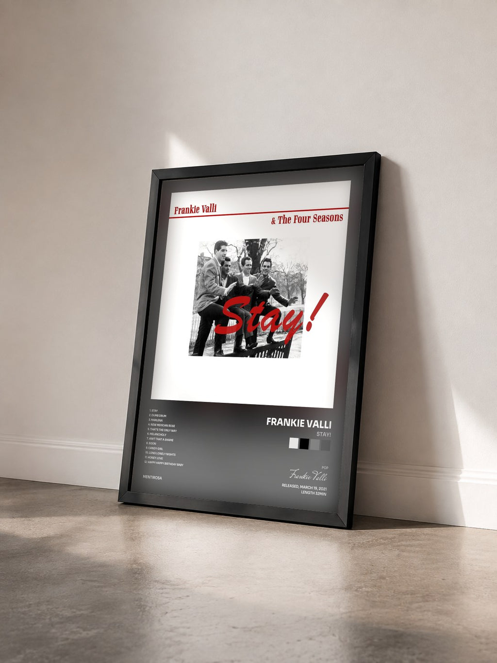 #noir Tableau de l'album Stay! de Frankie Valli vu de trois quarts, cadre noir