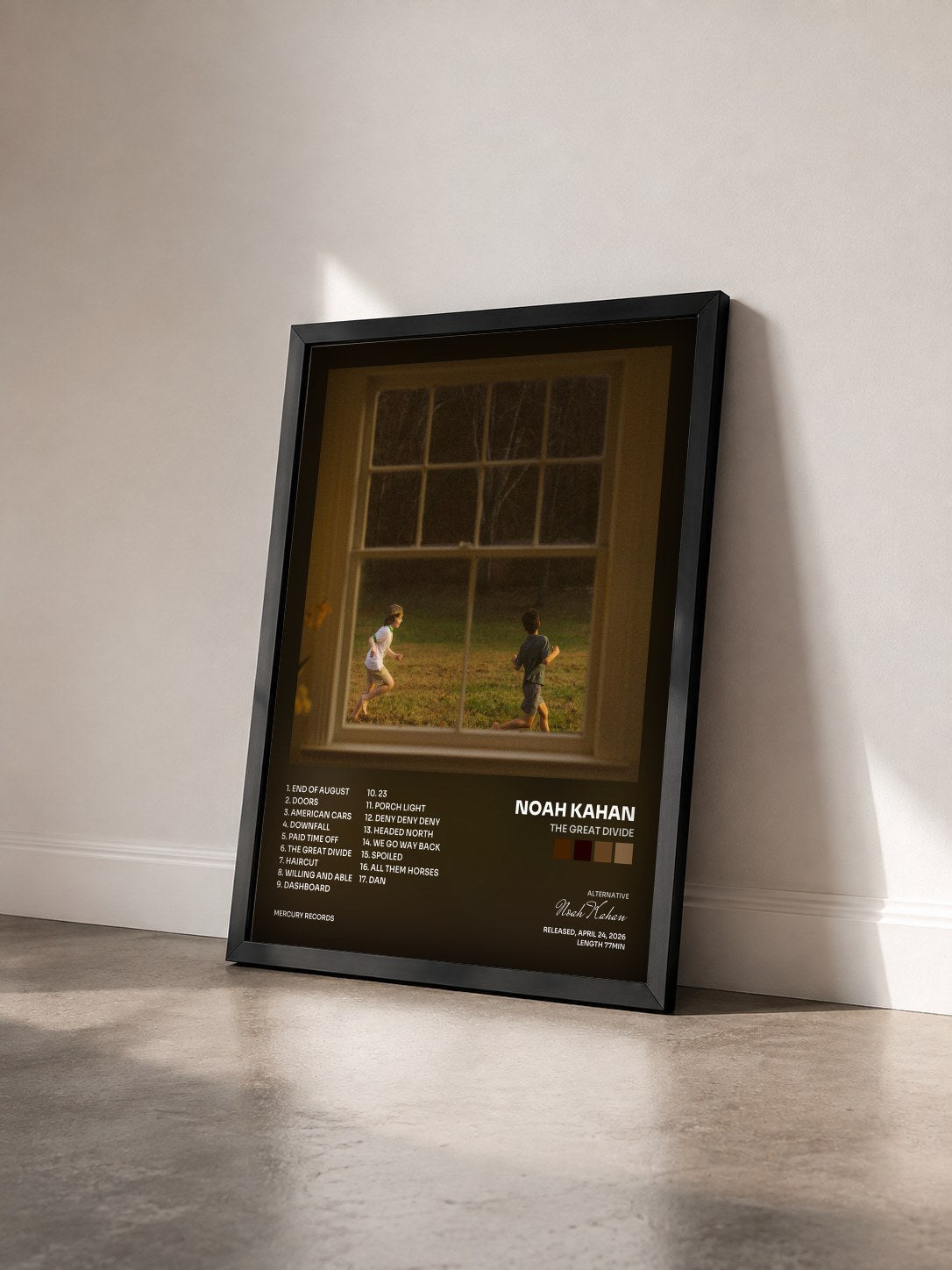 #noir Tableau de l'album The Great Divide de Noah Kahan vu de trois quarts, cadre noir