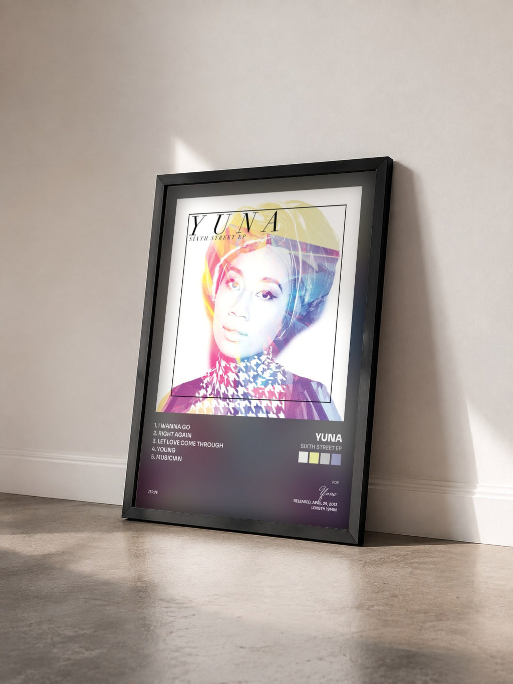 #noir Tableau de l'album Sixth Street EP de Yuna vu de trois quarts, cadre noir