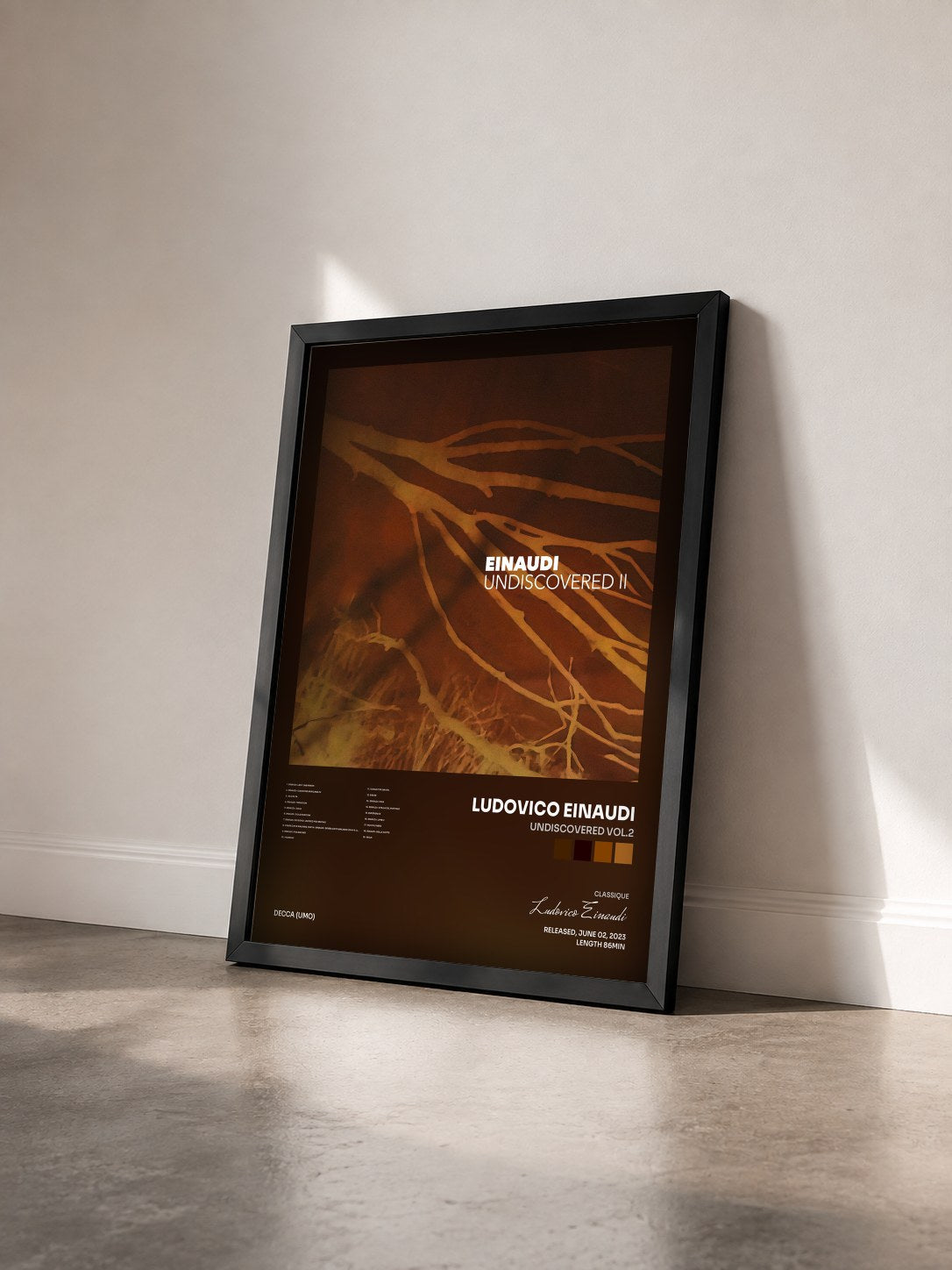#noir Tableau de l'album Undiscovered Vol.2 de Ludovico Einaudi vu de trois quarts, cadre noir