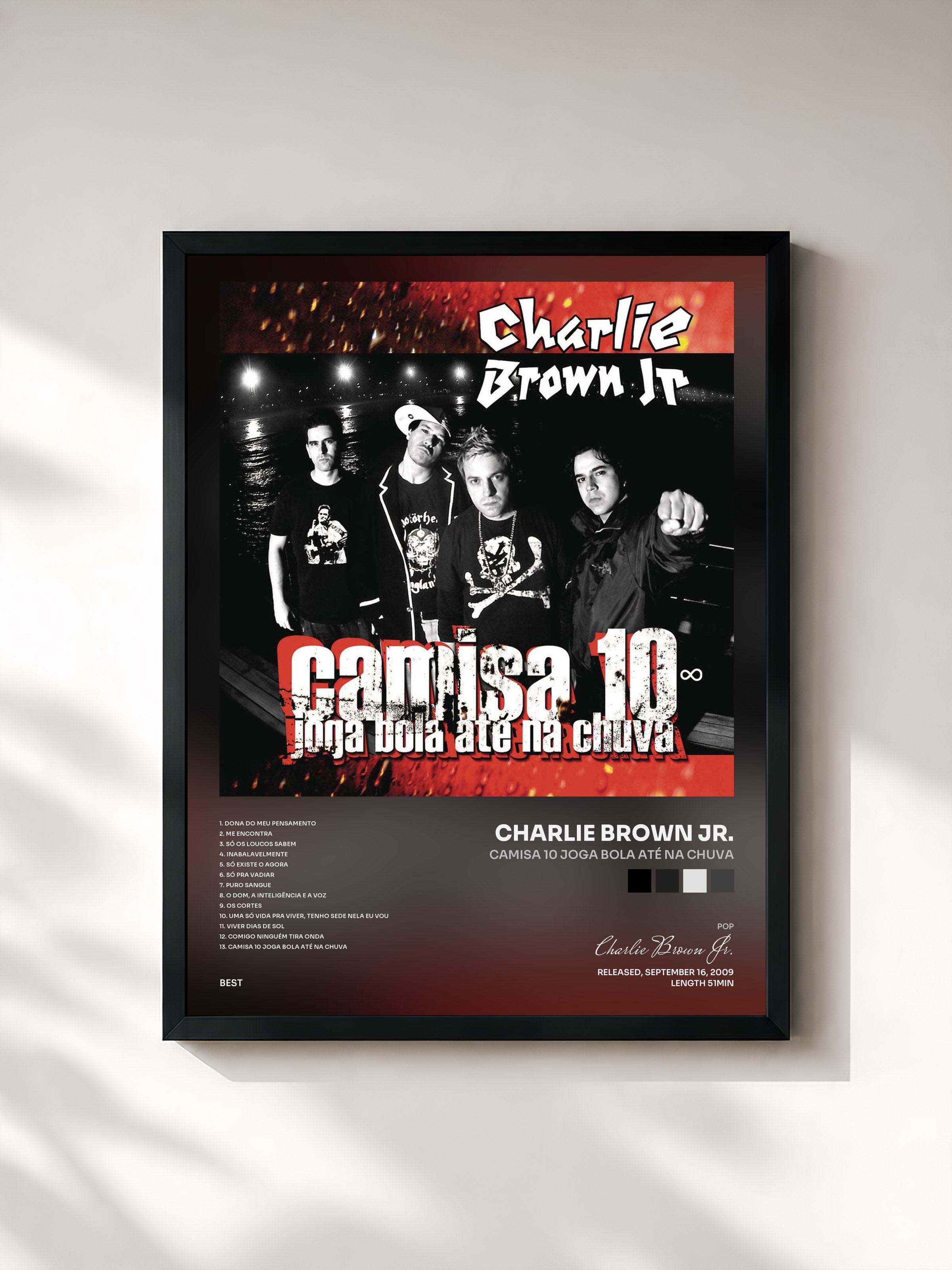 #noir Tableau de l'album Camisa 10 joga bola até na chuva de Charlie Brown Jr., cadre noir, imprimé et encadré en France