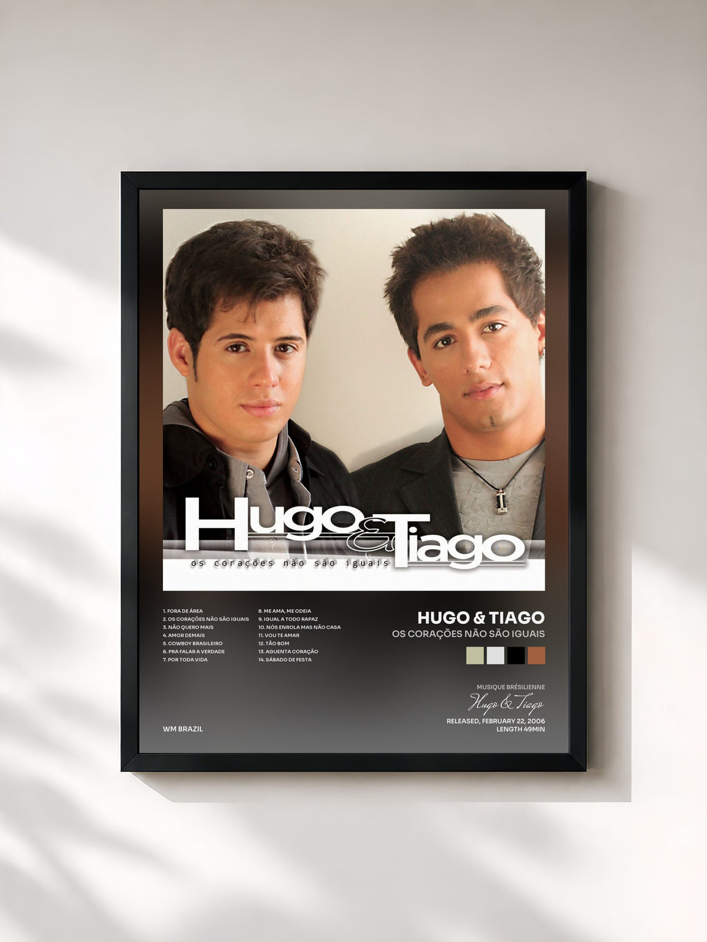 #noir Tableau de l'album Os Corações Não São Iguais de Hugo & Tiago, cadre noir, imprimé et encadré en France
