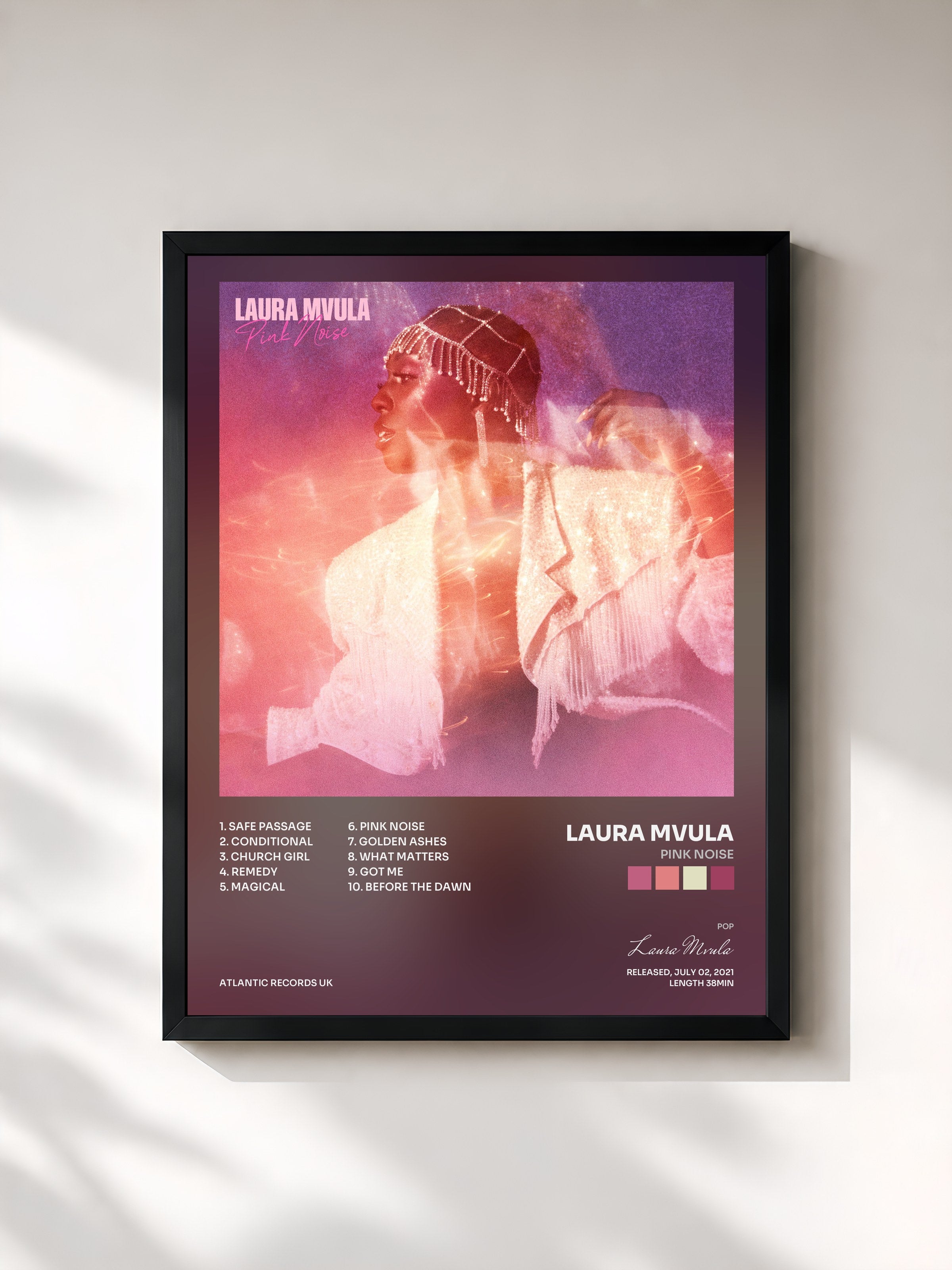 #noir Tableau de l'album Pink Noise de Laura Mvula, cadre noir, imprimé et encadré en France