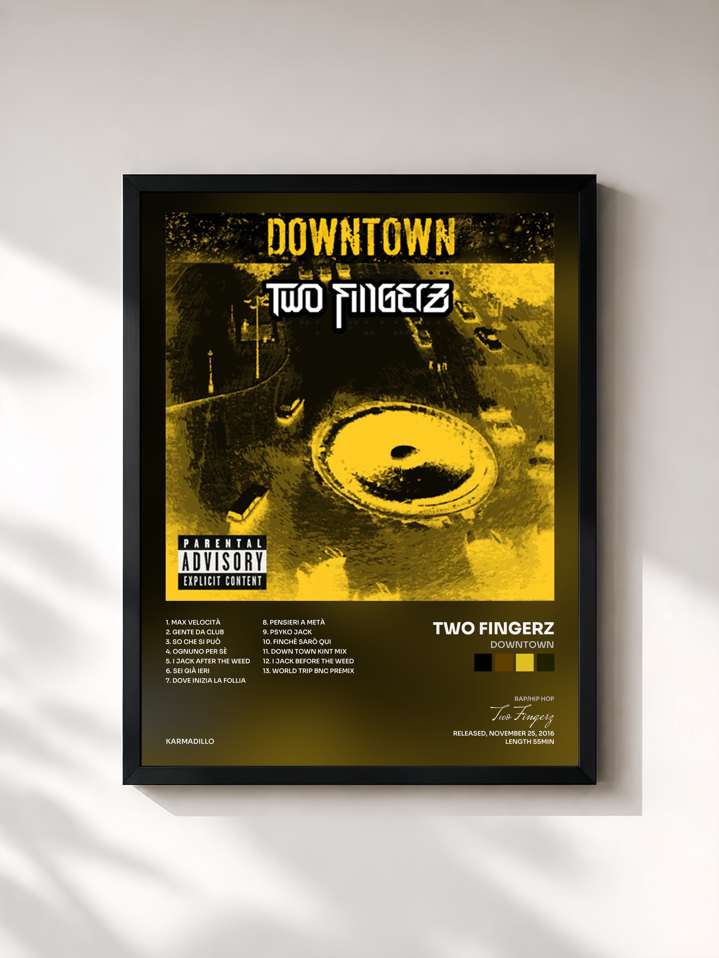 #noir Tableau de l'album Downtown de Two Fingerz, cadre noir, imprimé et encadré en France