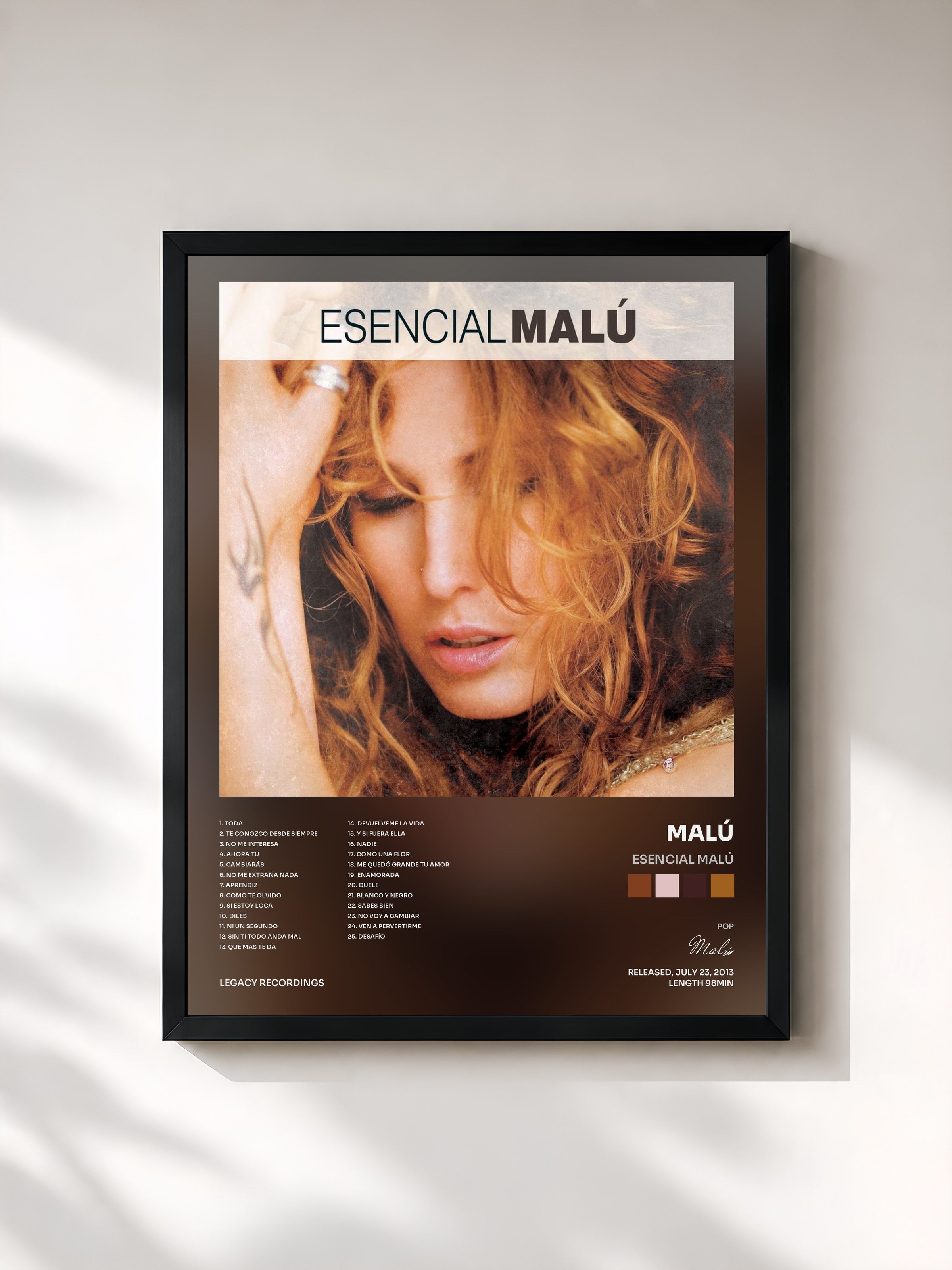 #noir Tableau de l'album Esencial Malú de Malú, cadre noir, imprimé et encadré en France