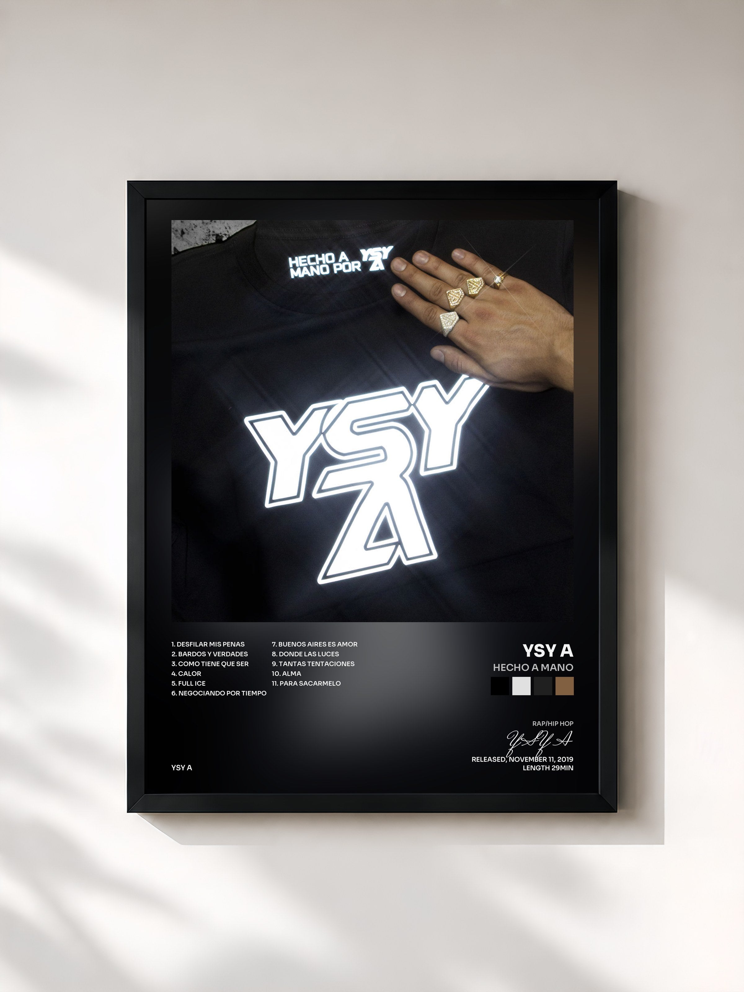 #noir Tableau de l'album HECHO A MANO de YSY A, cadre noir, imprimé et encadré en France