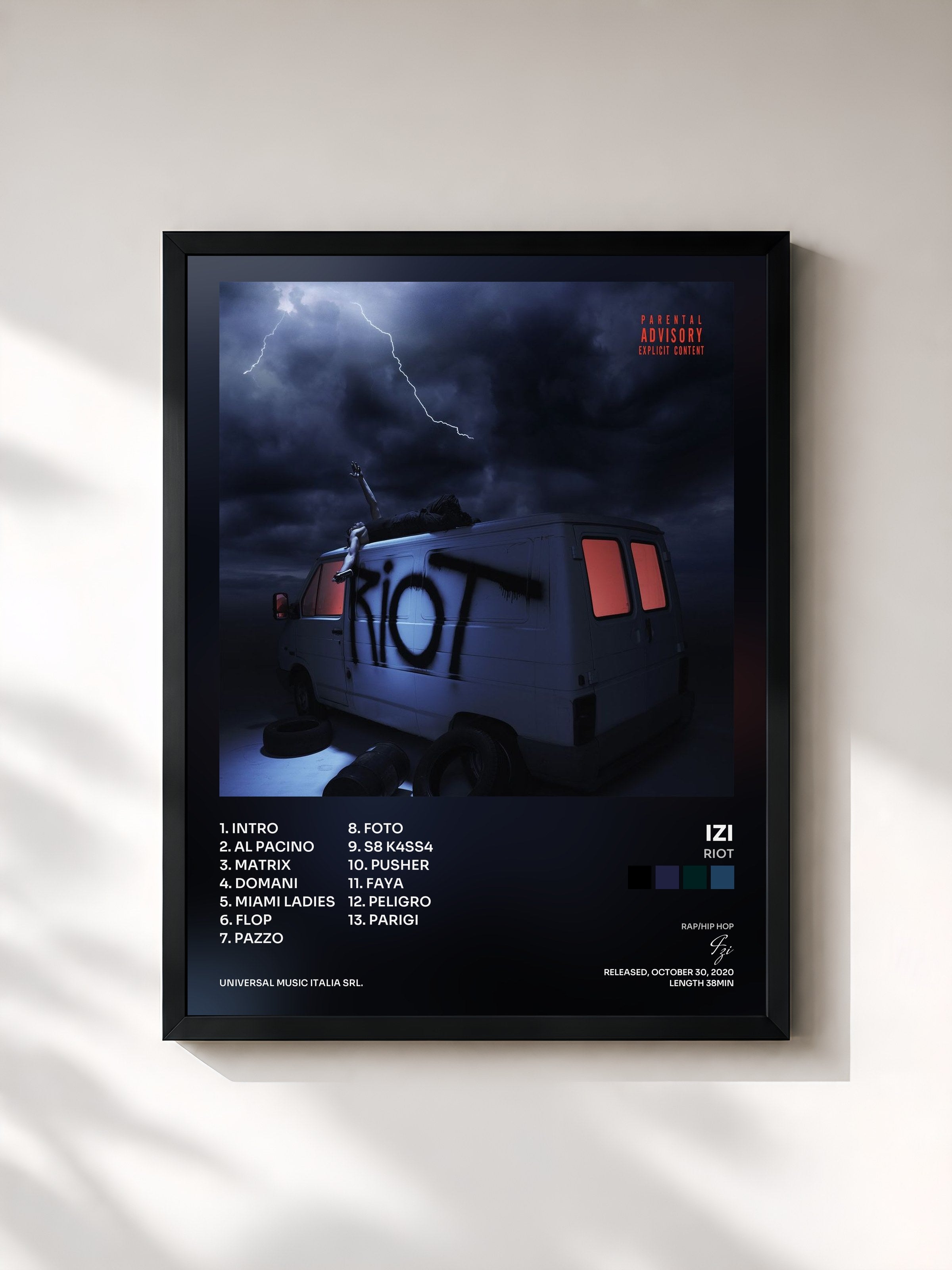 #noir Tableau de l'album RIOT de Izi, cadre noir, imprimé et encadré en France