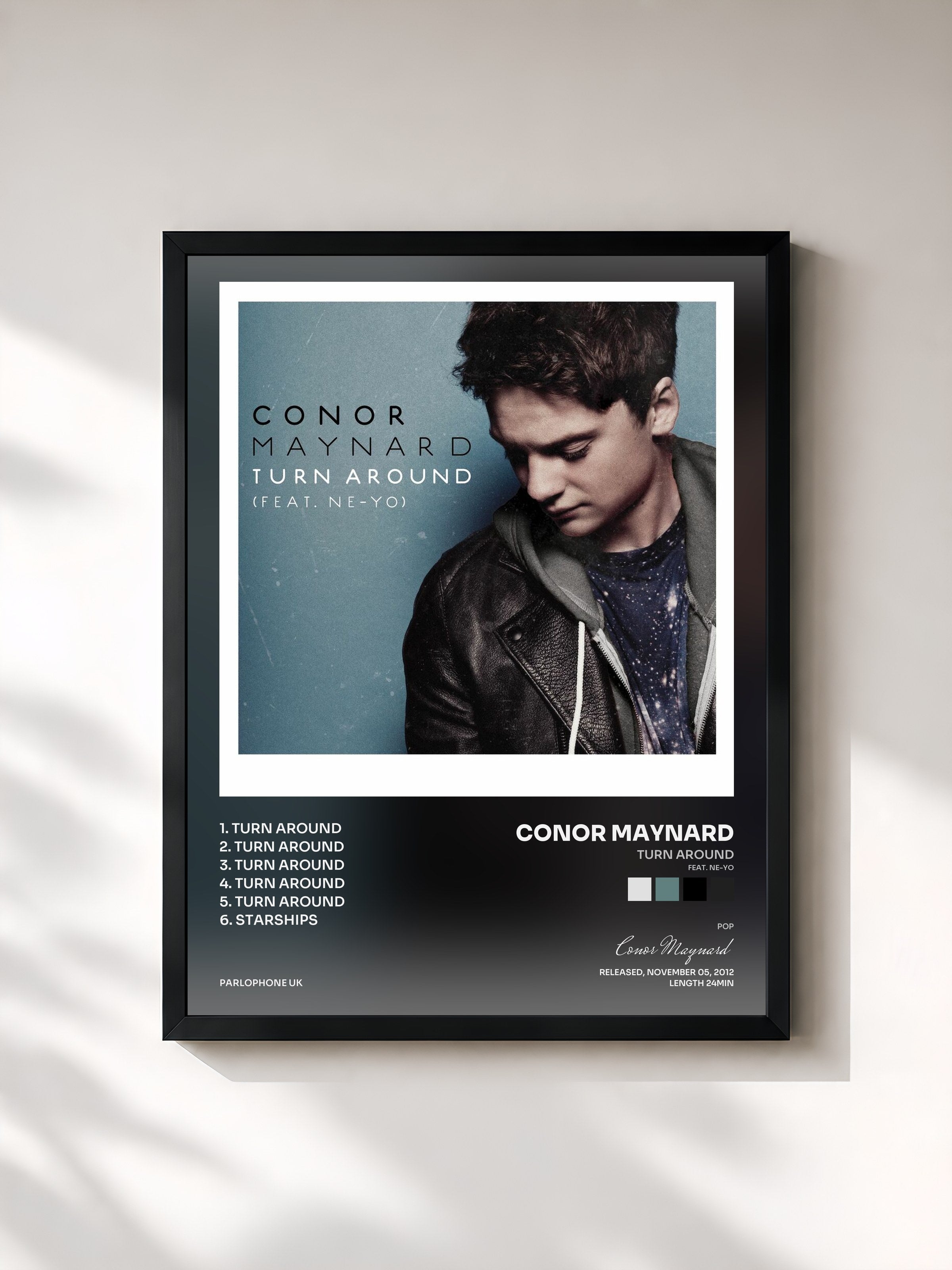 #noir Tableau de l'album Turn Around (feat. Ne-Yo) de Conor Maynard, cadre noir, imprimé et encadré en France