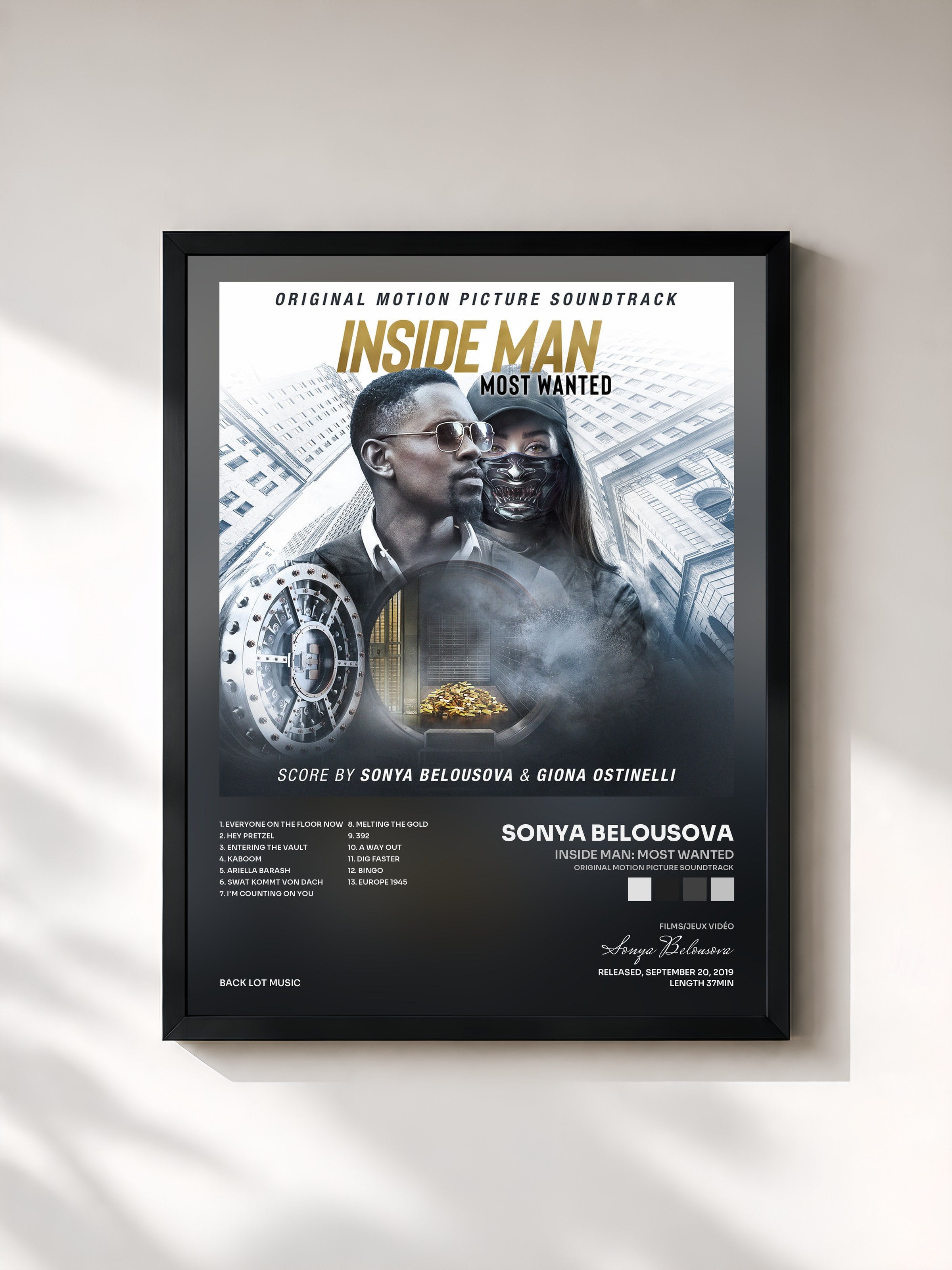 #noir Tableau de l'album Inside Man: Most Wanted (Original Motion Picture Soundtrack) de Sonya Belousova, cadre noir, imprimé et encadré en France