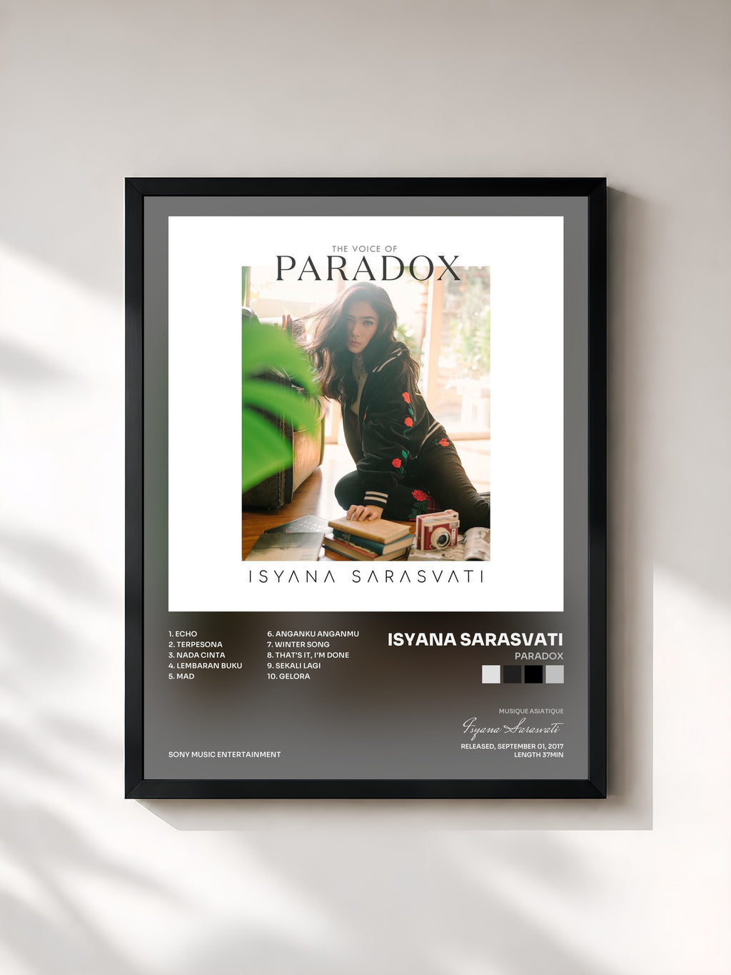 #noir Tableau de l'album Paradox de Isyana Sarasvati, cadre noir, imprimé et encadré en France
