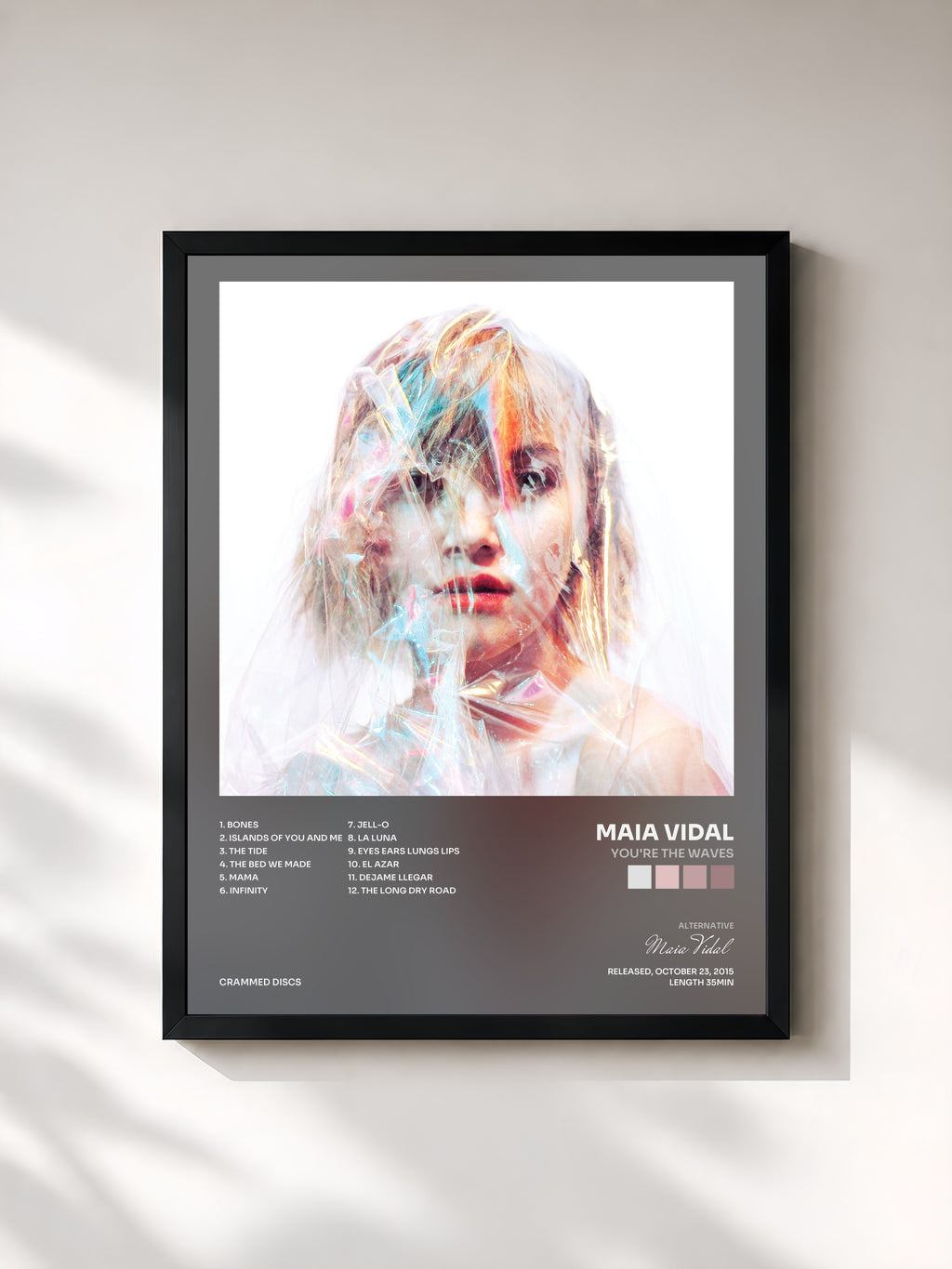 #noir Tableau de l'album You're the Waves de Maia Vidal, cadre noir, imprimé et encadré en France