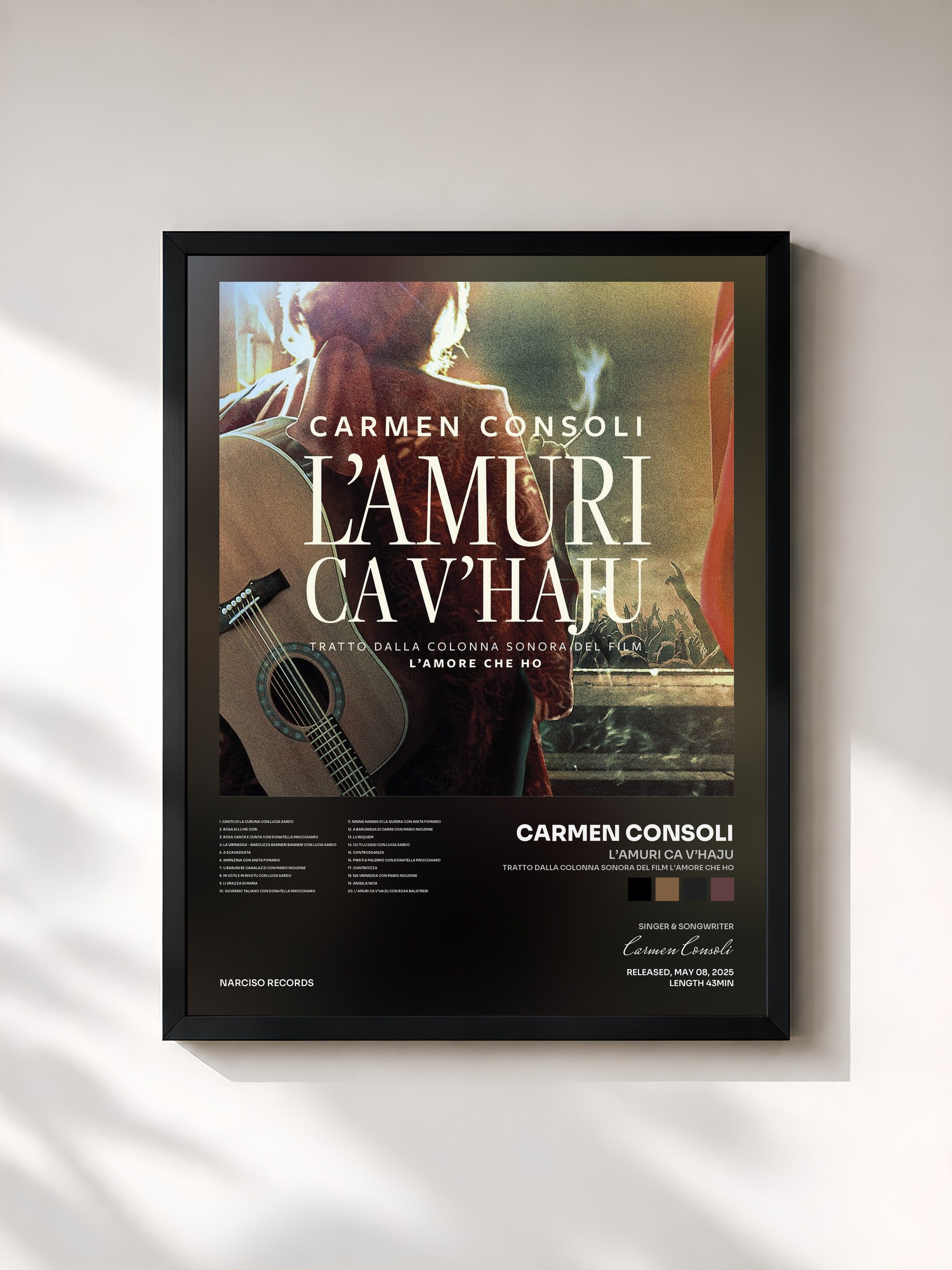 #noir Tableau de l'album L’amuri ca v’haju (Tratto dalla colonna sonora del film L'amore che ho) de Carmen Consoli, cadre noir, imprimé et encadré en France