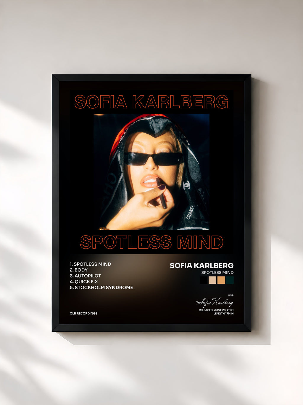 #noir Tableau de l'album Spotless Mind de Sofia Karlberg, cadre noir, imprimé et encadré en France