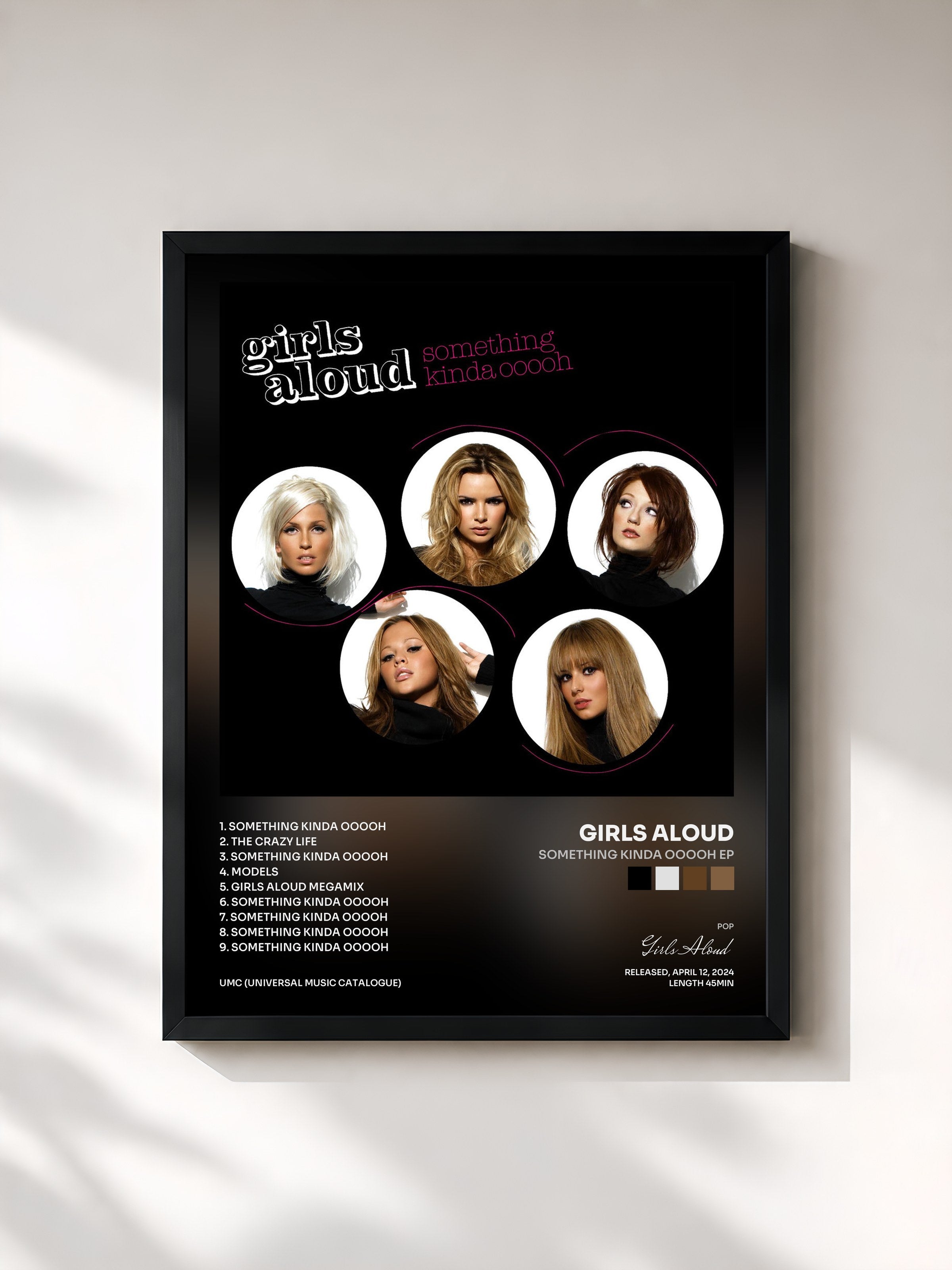 #noir Tableau de l'album Something Kinda Ooooh EP de Girls Aloud, cadre noir, imprimé et encadré en France