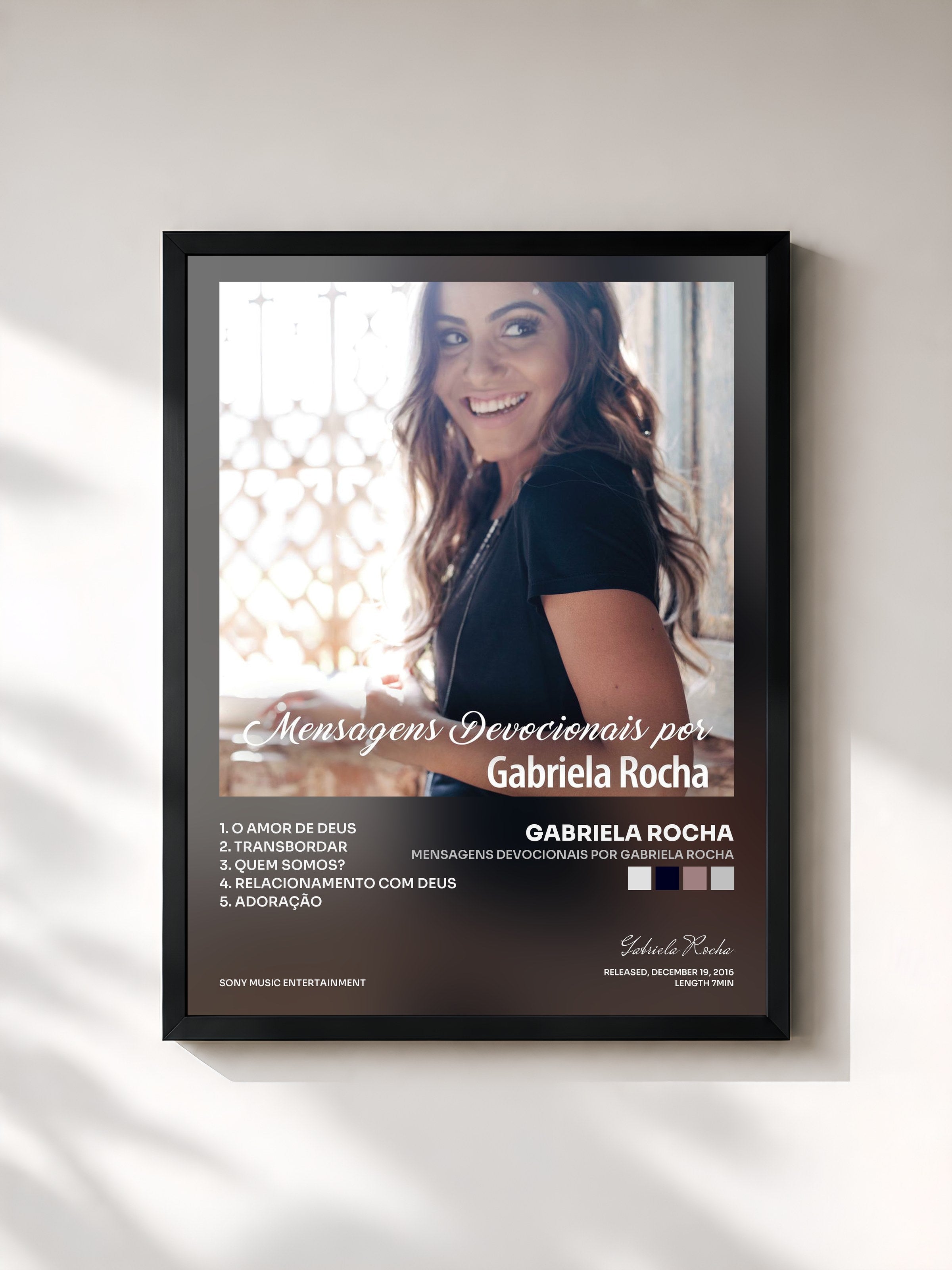 #noir Tableau de l'album Mensagens Devocionais por Gabriela Rocha de Gabriela Rocha, cadre noir, imprimé et encadré en France