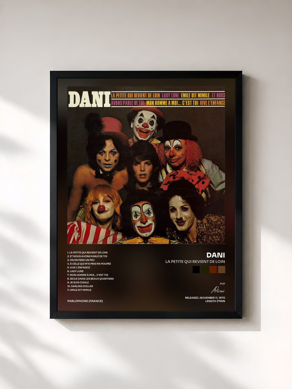 #noir Tableau de l'album La petite qui revient de loin de Dani, cadre noir, imprimé et encadré en France