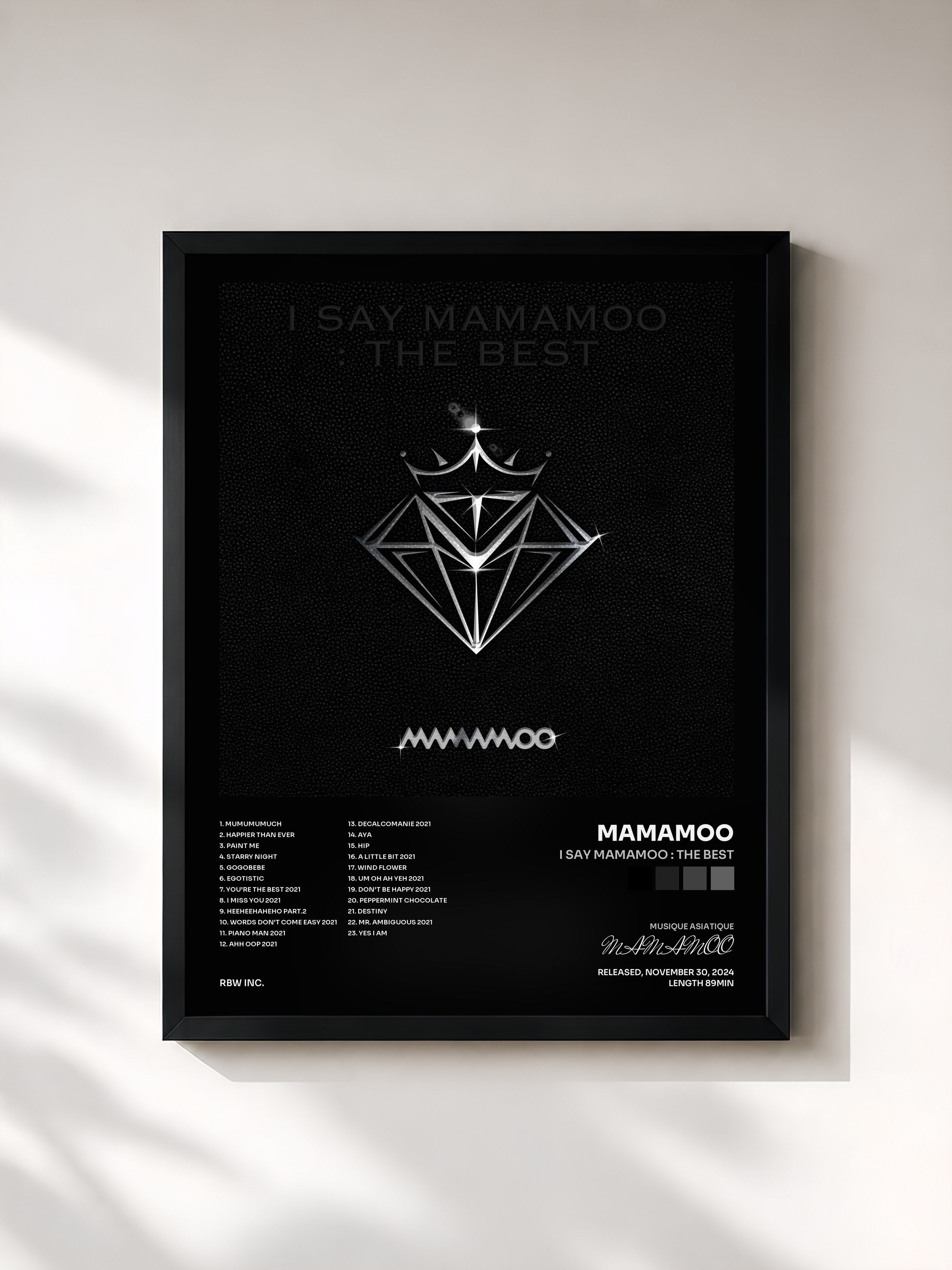 #noir Tableau de l'album I SAY MAMAMOO : THE BEST de MAMAMOO, cadre noir, imprimé et encadré en France
