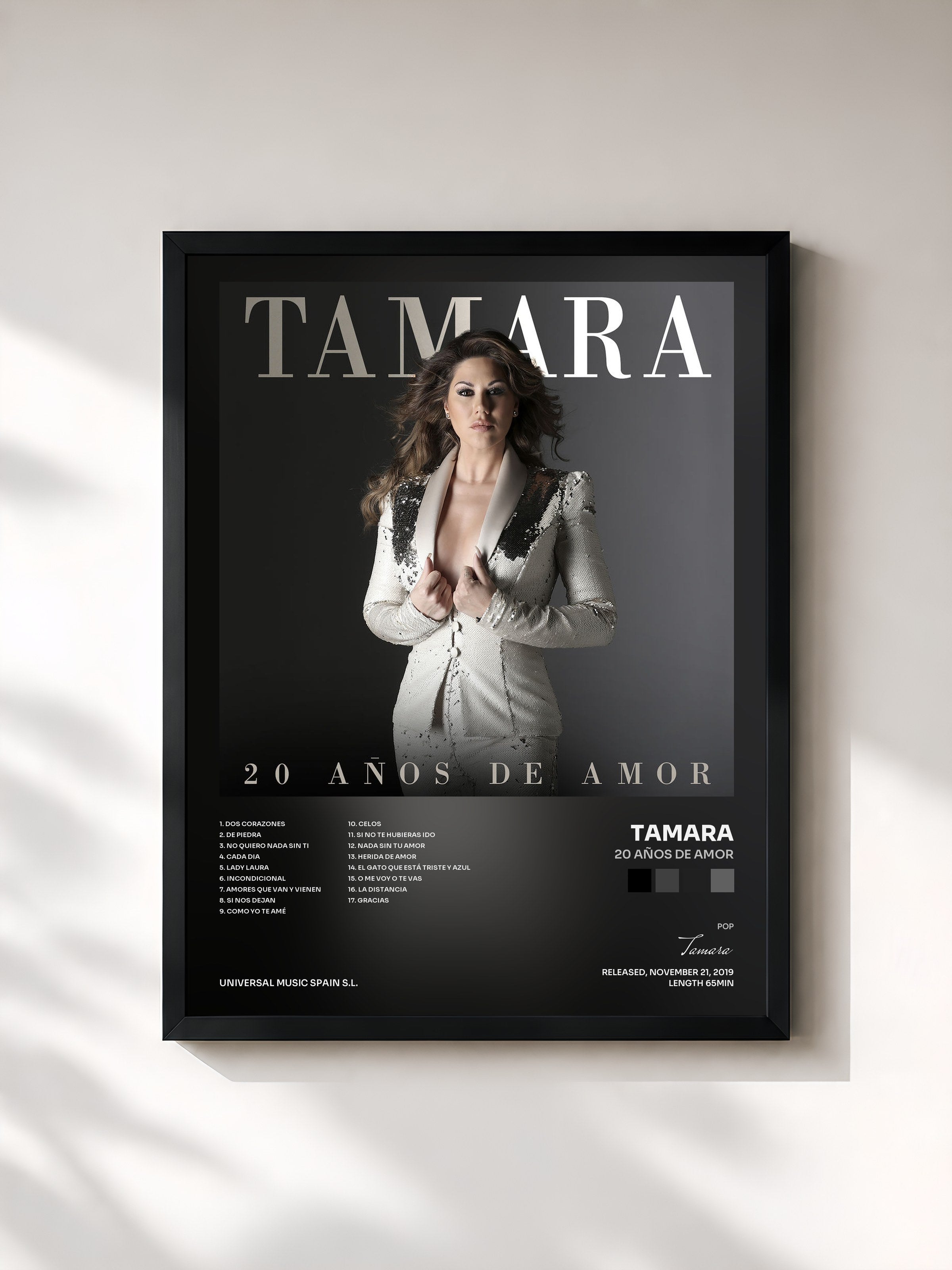 #noir Tableau de l'album 20 Años De Amor de Tamara, cadre noir, imprimé et encadré en France