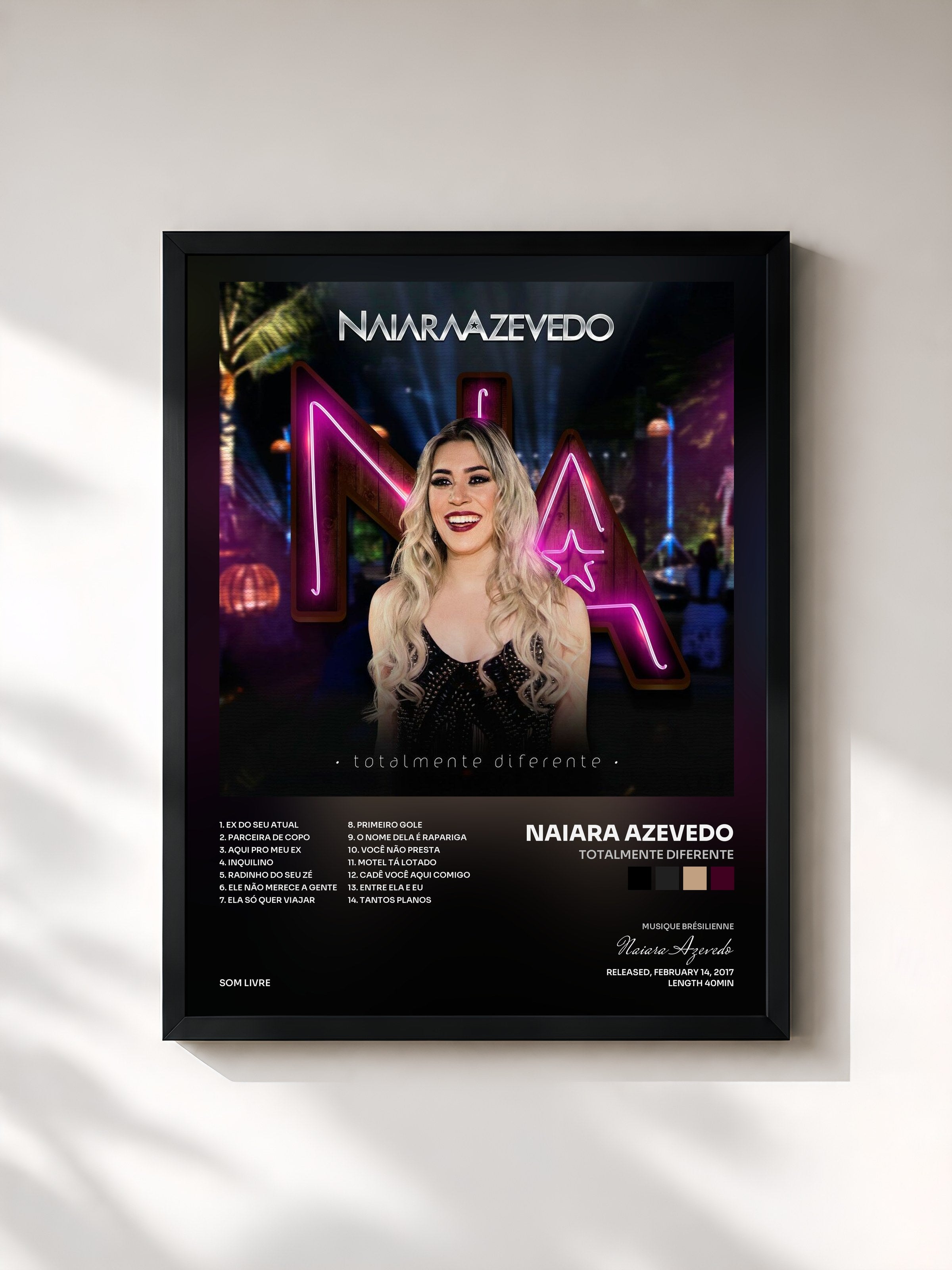 #noir Tableau de l'album Totalmente Diferente de Naiara Azevedo, cadre noir, imprimé et encadré en France