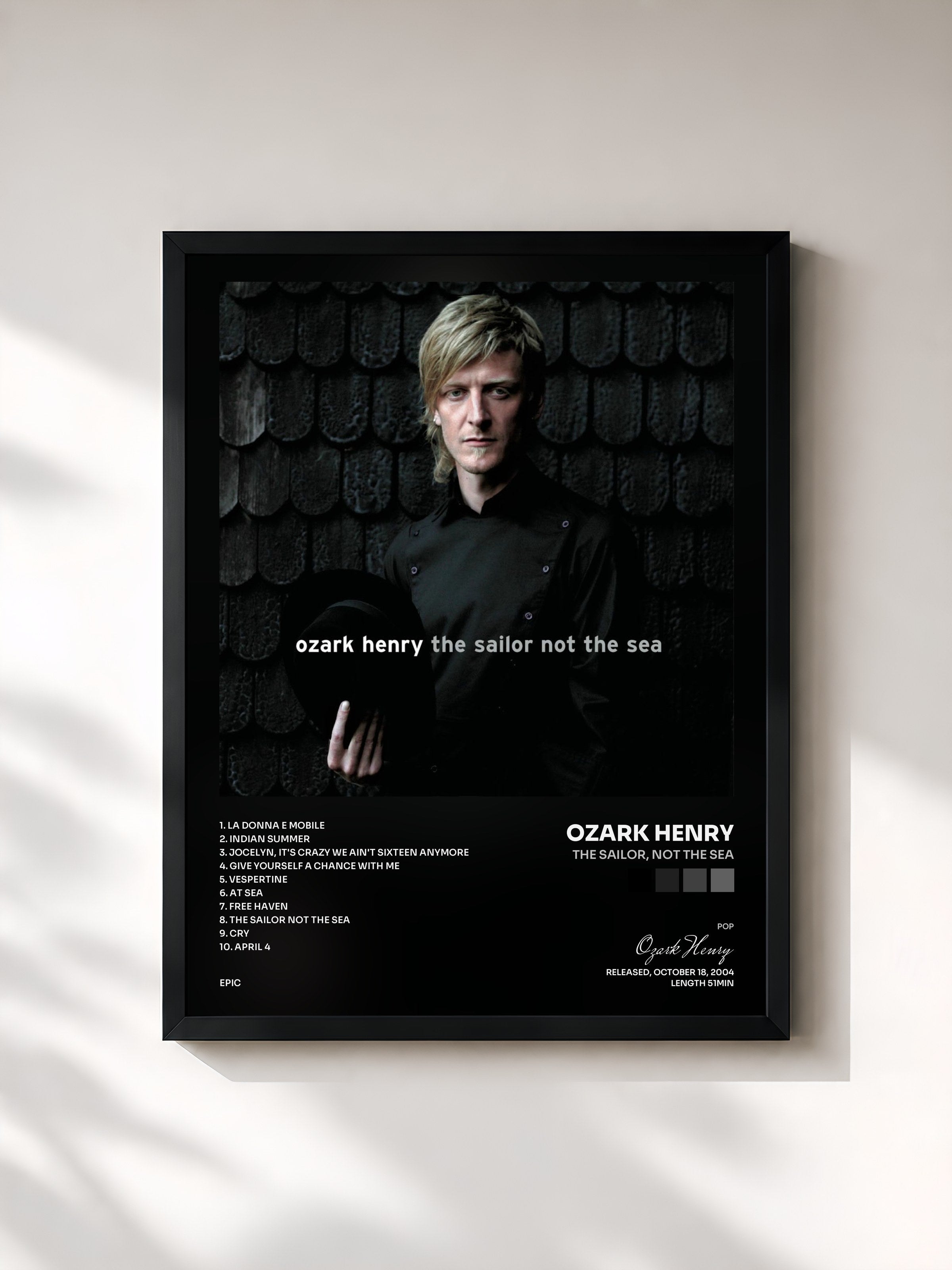 #noir Tableau de l'album The Sailor, Not The Sea de Ozark Henry, cadre noir, imprimé et encadré en France