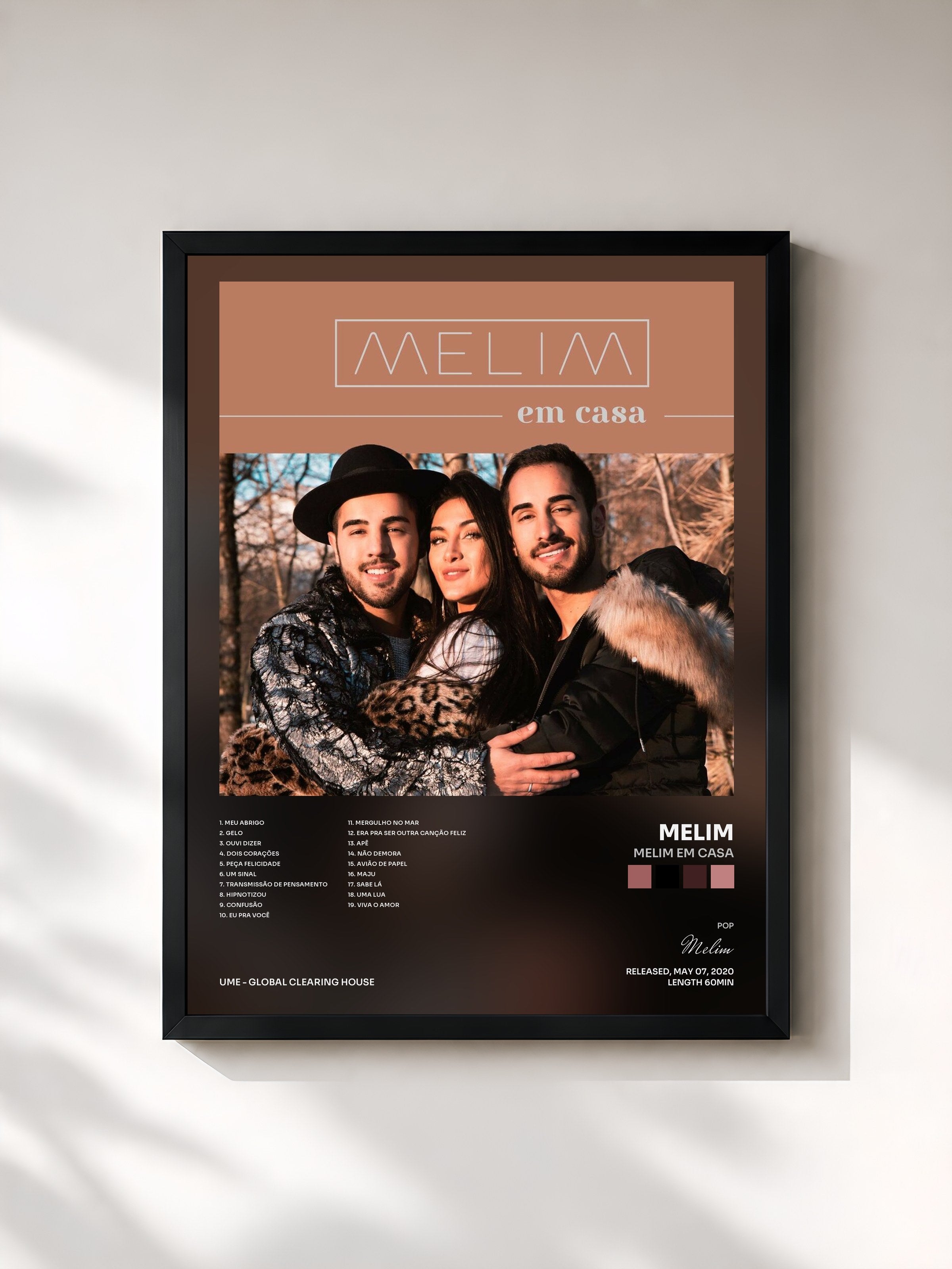 #noir Tableau de l'album Melim Em Casa de Melim, cadre noir, imprimé et encadré en France