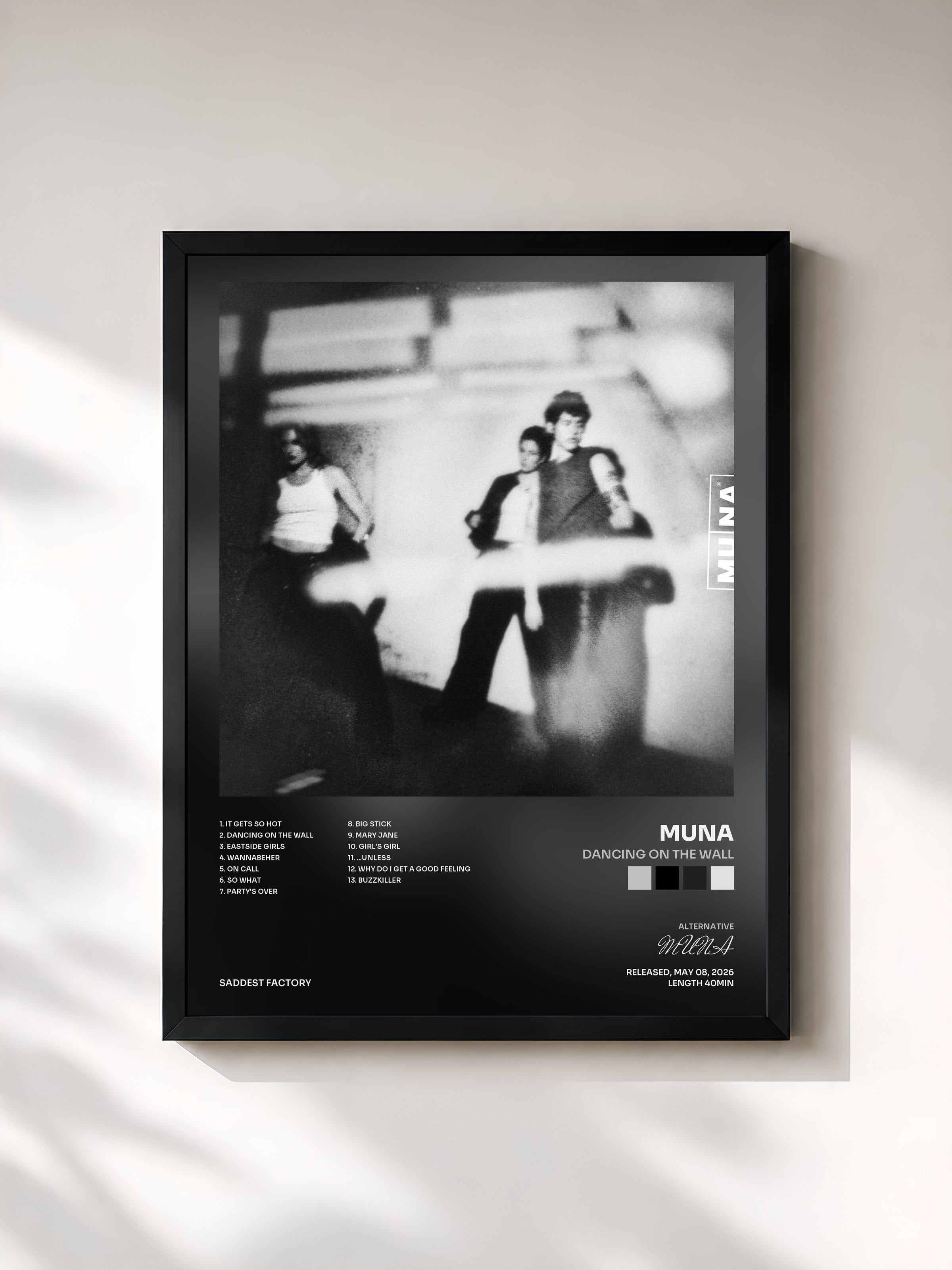 #noir Tableau de l'album Dancing On The Wall de MUNA, cadre noir, imprimé et encadré en France