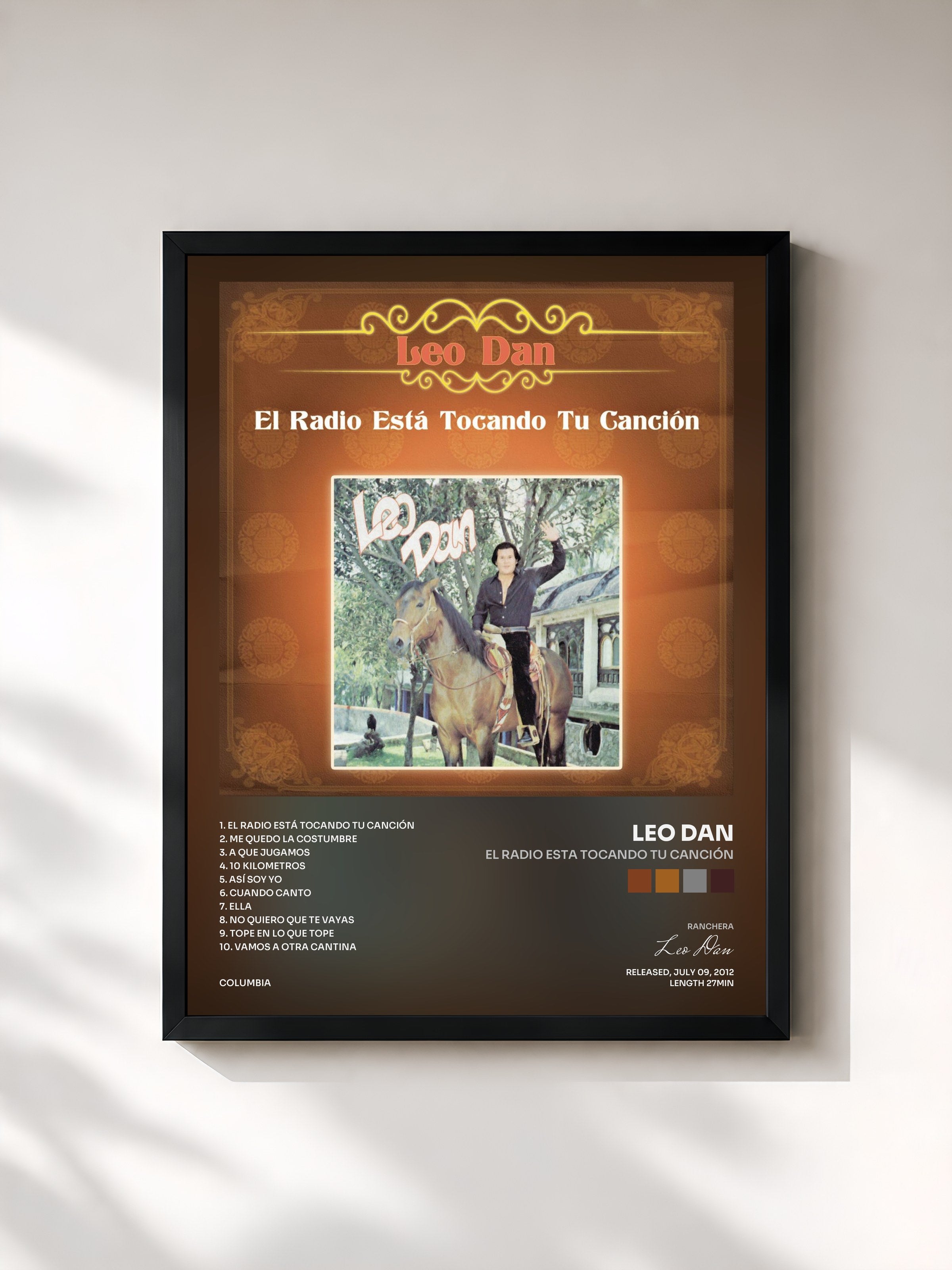 #noir Tableau de l'album El Radio Esta Tocando Tu Canción de Leo Dan, cadre noir, imprimé et encadré en France